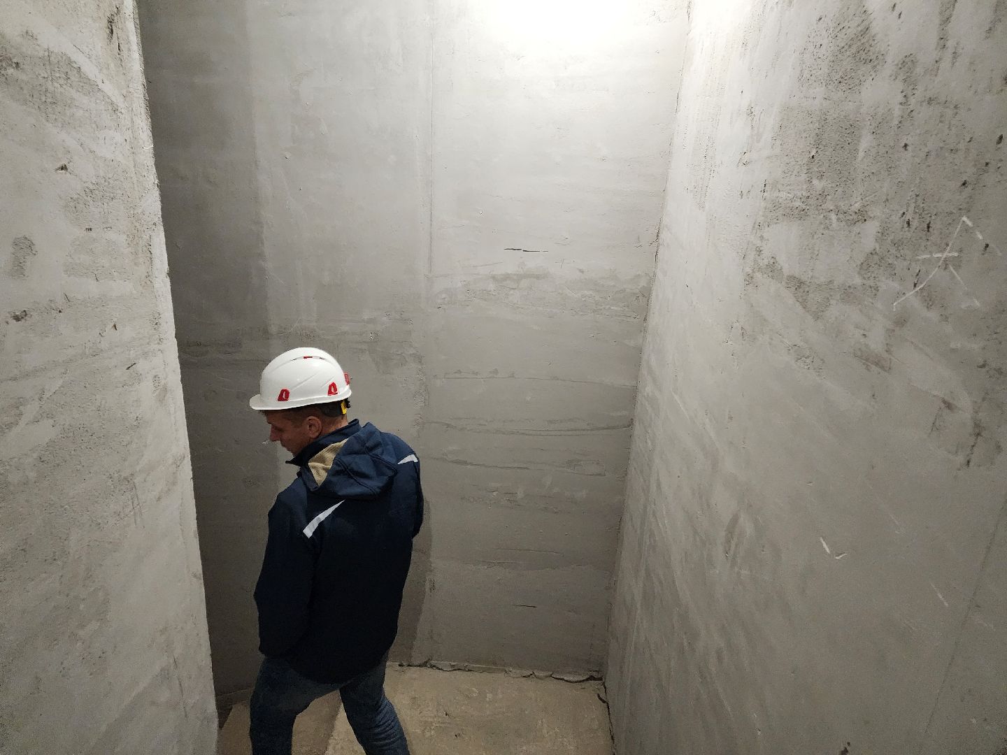 чехов, улица мира 4а, детская поликлиника, строительство, внутренняя отделка помещений, укладка керамической плитки, штукатурка, фасадные работы, остекление, монтаж подоконников, инженерные сети, госпрограмма московской области, комиссия, проверка, заместитель главы округа александр ротнов, главврач чеховской больницы, андрей попов,