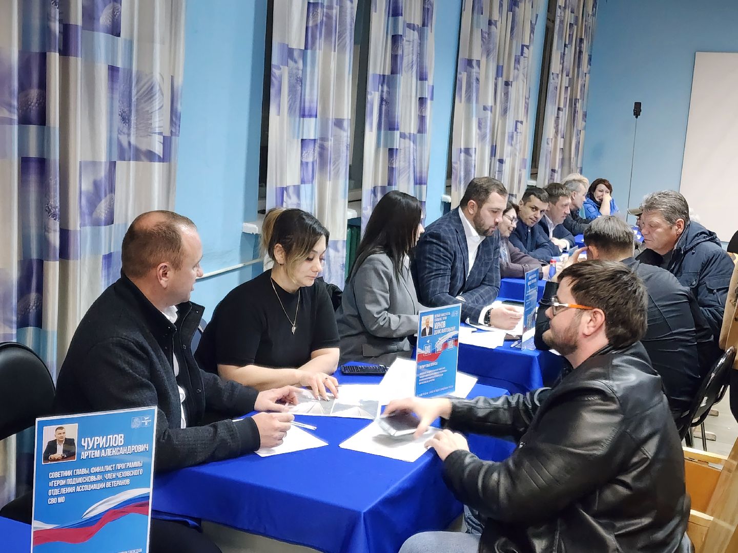 чехов, деревня алексеевка, военный городок чехов-7, выездная администрация, встреча с жителями, обращения граждан, благоустройство, ремонт тротуара, ремонт пешеходной дорожки, замена покрытия, содержание двора, покос травы, уборка придомовой территории, детская площадка, ремонт качелей и горки, мбу чеховское благоустройство, начальник управления благоустройства, александр тетерин, жительница деревни, екатерина кузьмина,