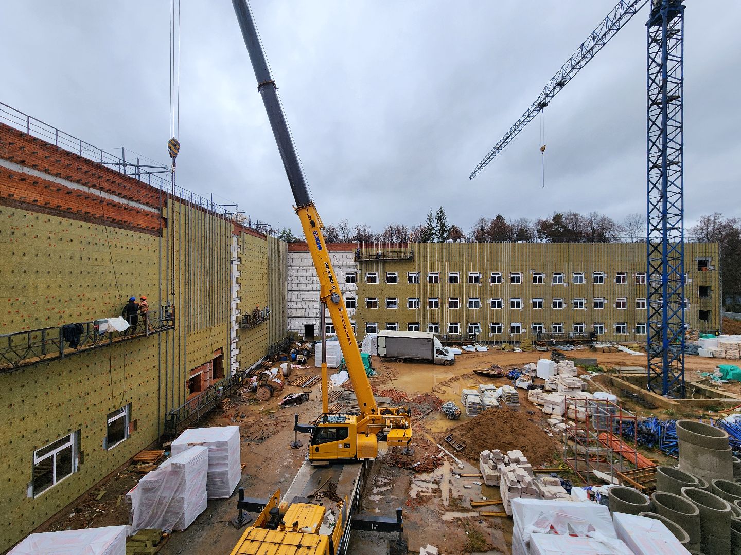 чехов, поселок мещерское, психиатрическая больница, новый лечебный корпус, строительство, реконструкция, фасадные работы, утепление фасада, гидроизоляция, вентилируемый фасад, внутренняя отделка помещений, остекление, возведение перегородок, инженерные сети, нацпроект здравоохранение, госпрограмма московской области,
