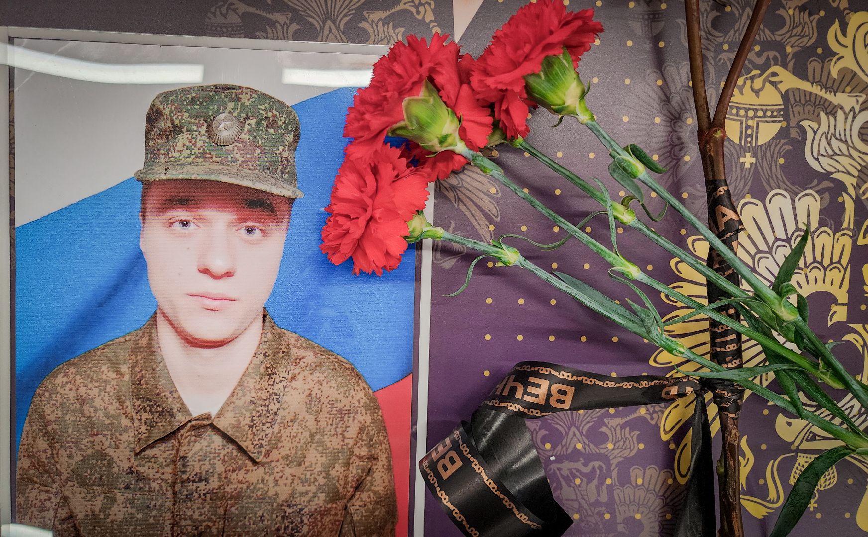 бронницы, парта героя сво, открытие парты героя в бронницах , парта героя в автомобильно-дорожном колледже ,