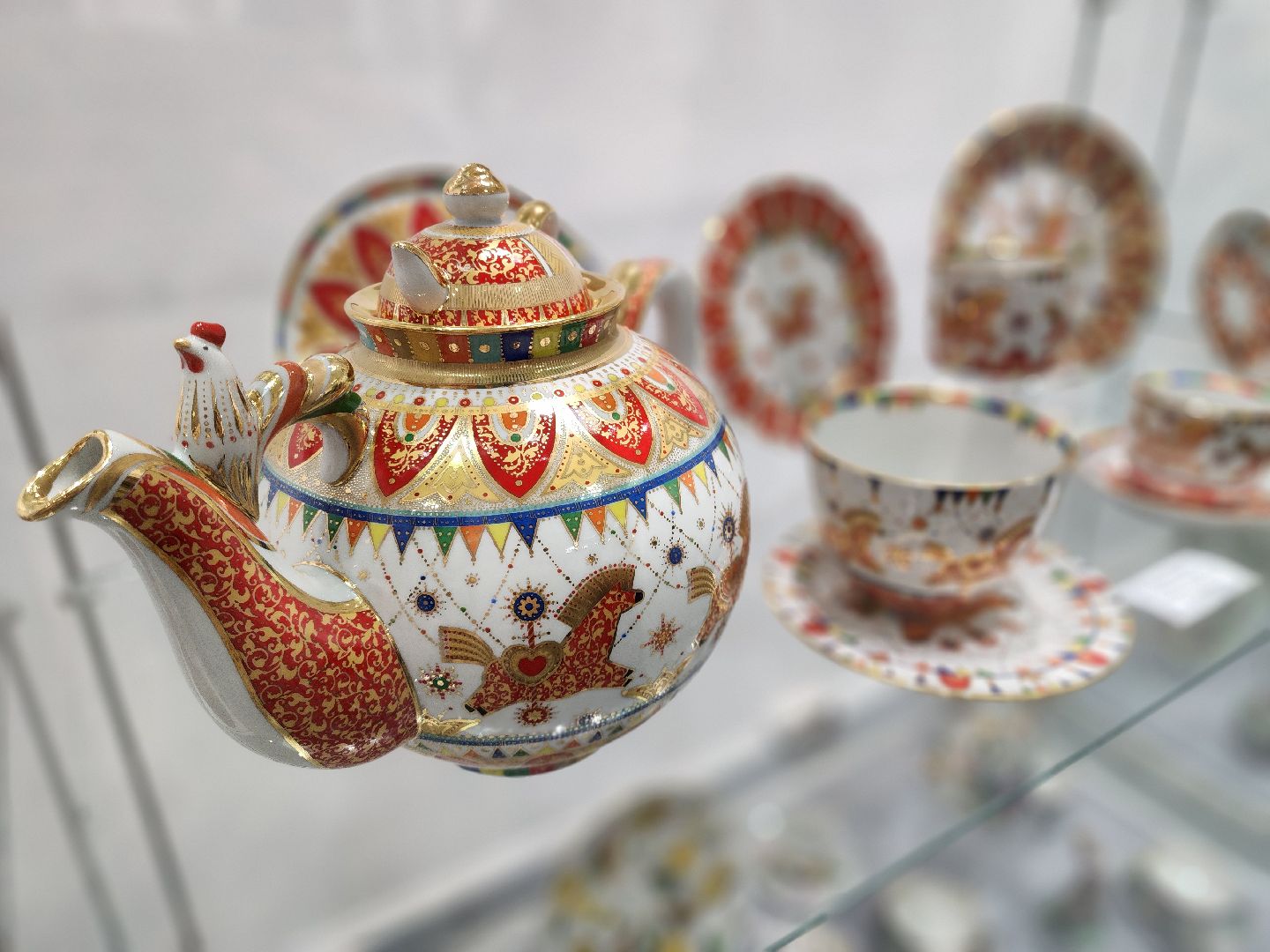 выставка фарфора, дулевский фарфор, орехово-зуевский округ,выставочный зал,