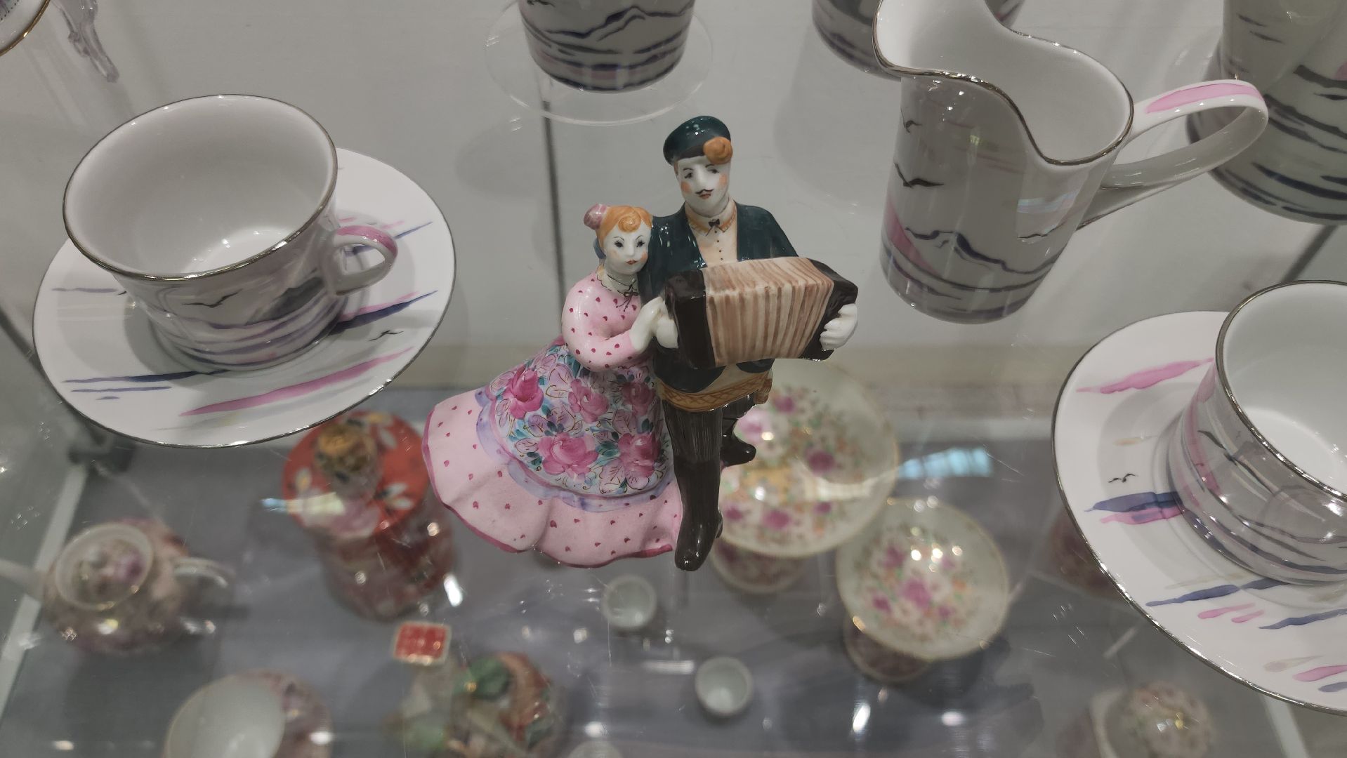 выставка фарфора, дулевский фарфор, орехово-зуевский округ,выставочный зал,