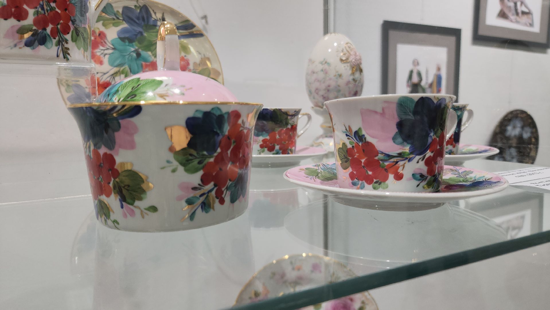 выставка фарфора, дулевский фарфор, орехово-зуевский округ,выставочный зал,