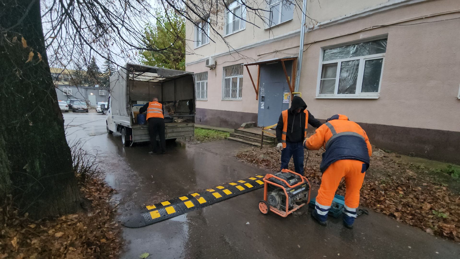 серпухов, улица луначарского, комбинат благоустройства, лежачие полицейские,