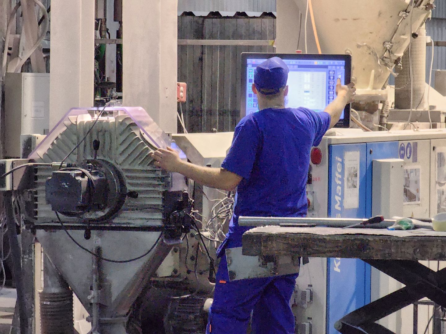 чехов, село новоселки, компания полимер компаунд, производство полимерных смесей, уплотнители, шланги, кабели, расширение производства, новые рабочие места, учебный центр, новые виды продукции, меры поддержки, земельный участок, земля без торгов,  постановление губернатора подмосковья,  заместитель главы округа наталья маминова, управление промышленности инвестиций и предпринимательства, екатерина зыкова, генеральный директор алексей чижмаков, субсидии,