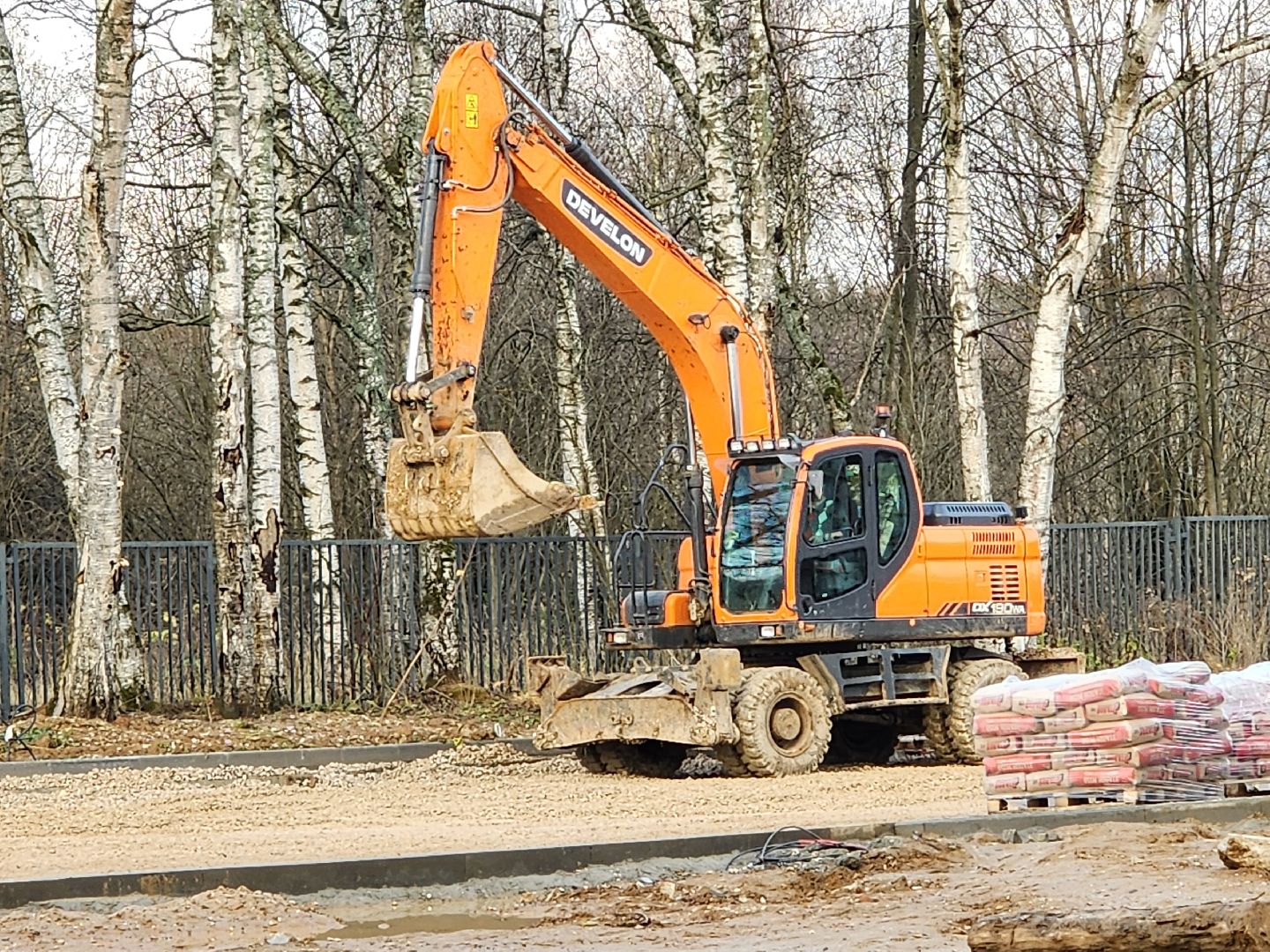 чехов,село мелихово, инженерно-технический корпус, строительство , реконструкция , обустройство автостоянки, парковка, объездная дорога, проезды и проходы, подготовка основы, асфальтирование, спецтехника,поручение губернатора подмосковья,