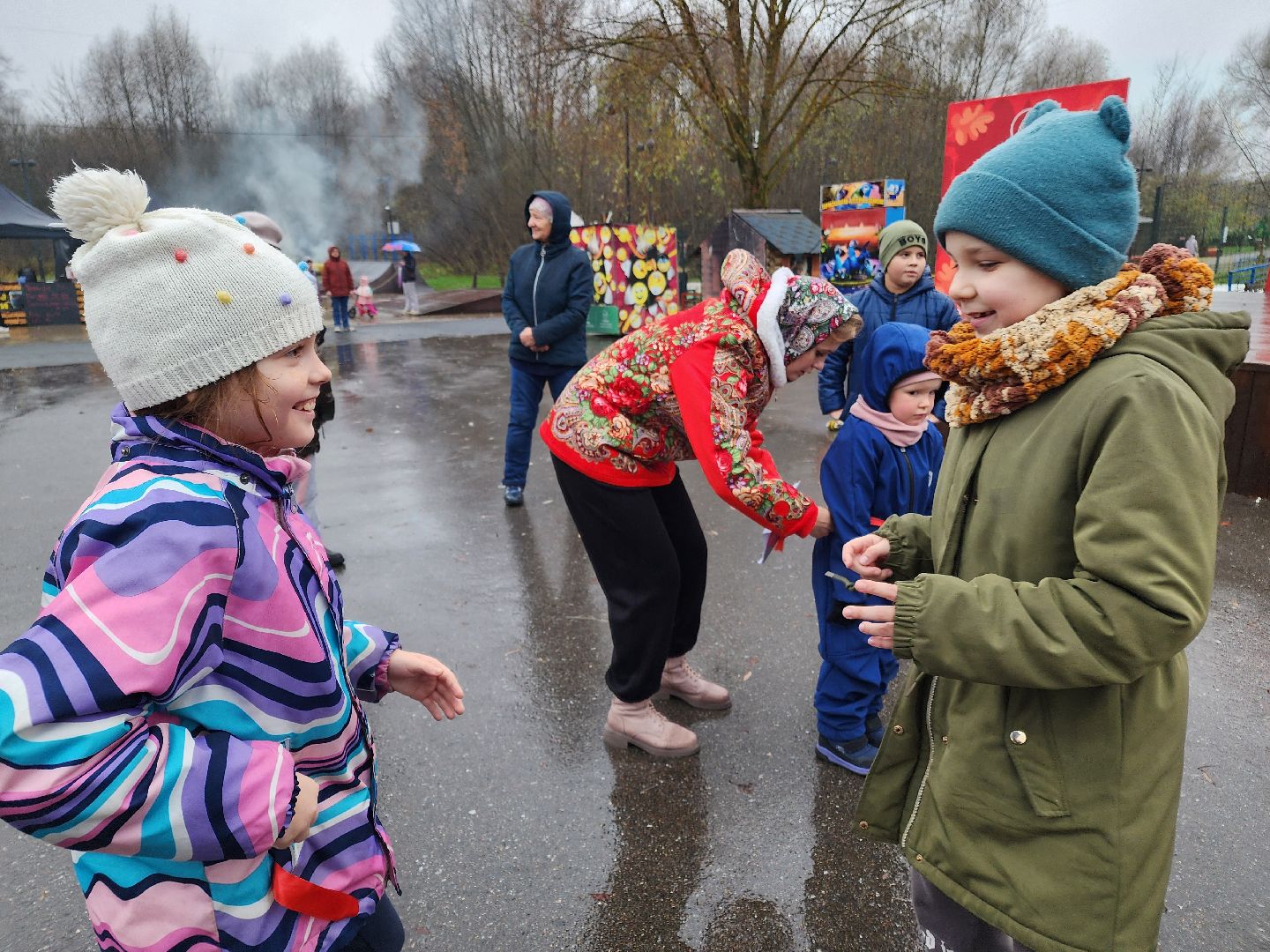 чехов, улица пушкина, городской парк, день народного  единства, праздник, программа россия родина единство, концерт, музыкальная программа,  народные гуляния и забавы, игровая программа, анимация, мастер-классы, конкурсы и викторины,ансамбль авангард, ансамбль подмосковный сувенир, песни и танцы, патриотические акции, флаги народов россии,