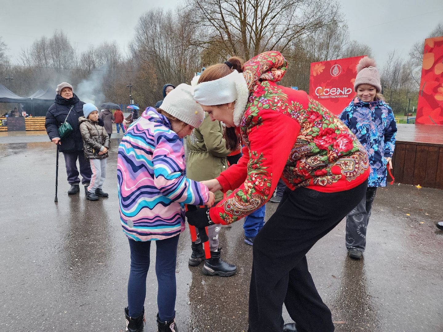 чехов, улица пушкина, городской парк, день народного  единства, праздник, программа россия родина единство, концерт, музыкальная программа,  народные гуляния и забавы, игровая программа, анимация, мастер-классы, конкурсы и викторины,ансамбль авангард, ансамбль подмосковный сувенир, песни и танцы, патриотические акции, флаги народов россии,