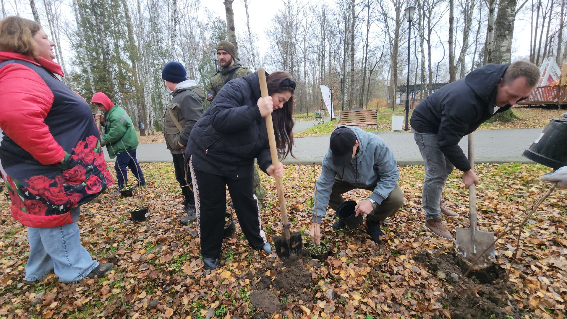 кашира, городской парк, высадка кустов, сирень, акция, волонтеры, молодая гвардия,