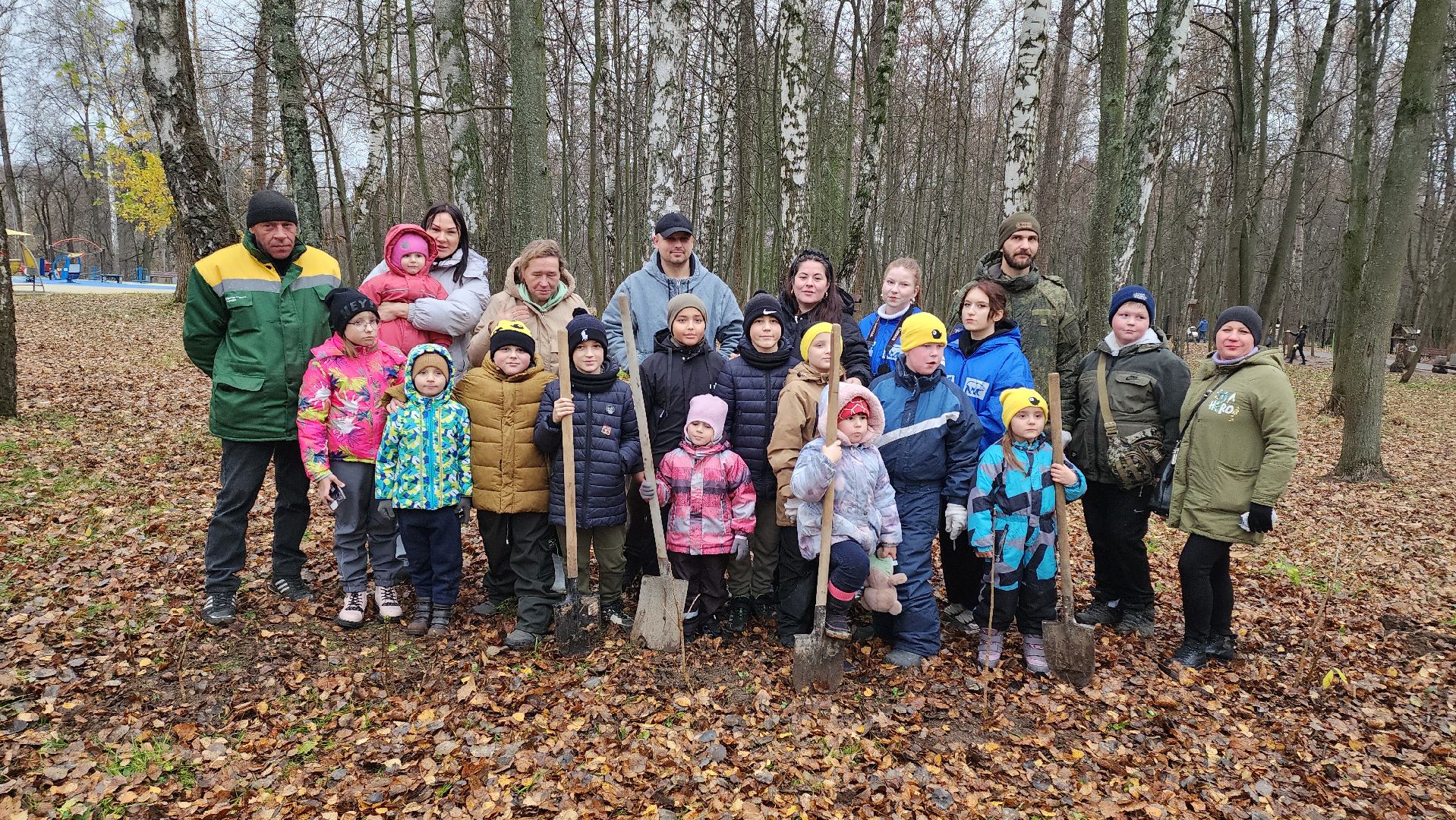кашира, городской парк, высадка кустов, сирень, акция, волонтеры, молодая гвардия,