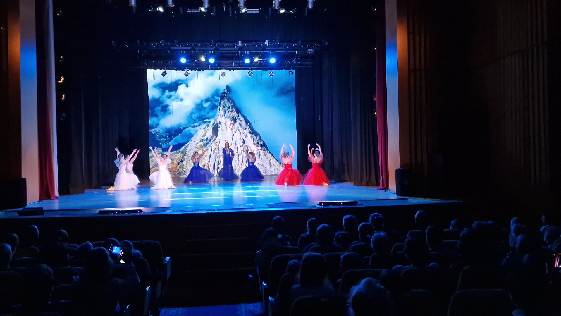 Дубна, деньнародногоединства,