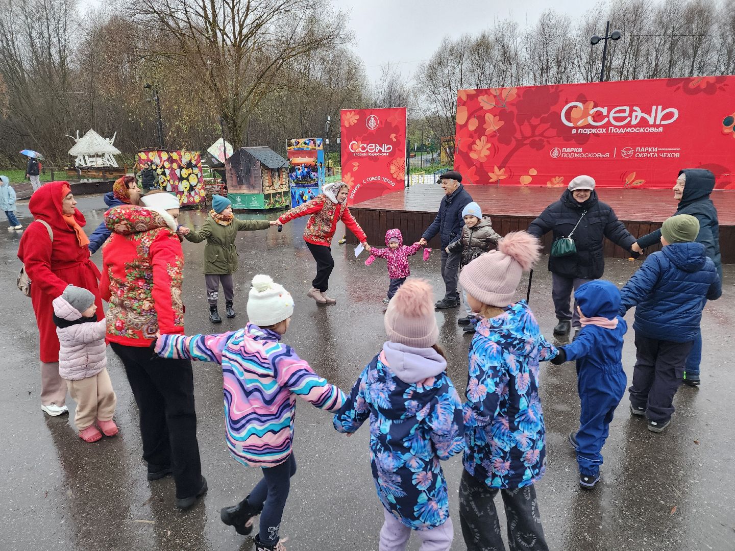чехов, парк культуры и отдыха, день народного  единства, праздник, торжество, патриотические акции, флаг россии, флаги регионов россии, акция дружба народов, мастер-классы, конкурсы, исторический тест, волонтеры подмосковья, игровая программа, концерт,
