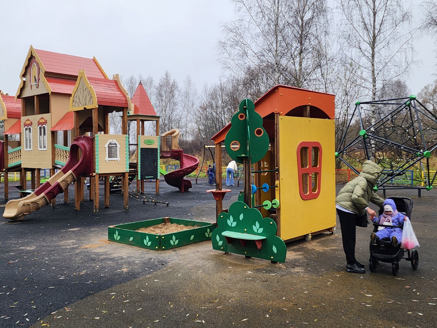 чехов, парк культуры и отдыха, день народного  единства, праздник, торжество, патриотические акции, флаг россии, флаги регионов россии, акция дружба народов, мастер-классы, конкурсы, исторический тест, волонтеры подмосковья, игровая программа, концерт,