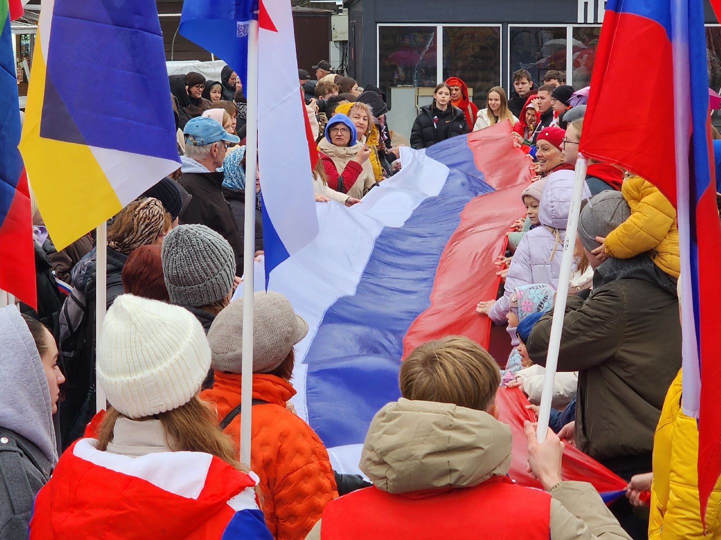 чехов, парк культуры и отдыха, день народного  единства, праздник, торжество, патриотические акции, флаг россии, флаги регионов россии, акция дружба народов, мастер-классы, конкурсы, исторический тест, волонтеры подмосковья, игровая программа, концерт,