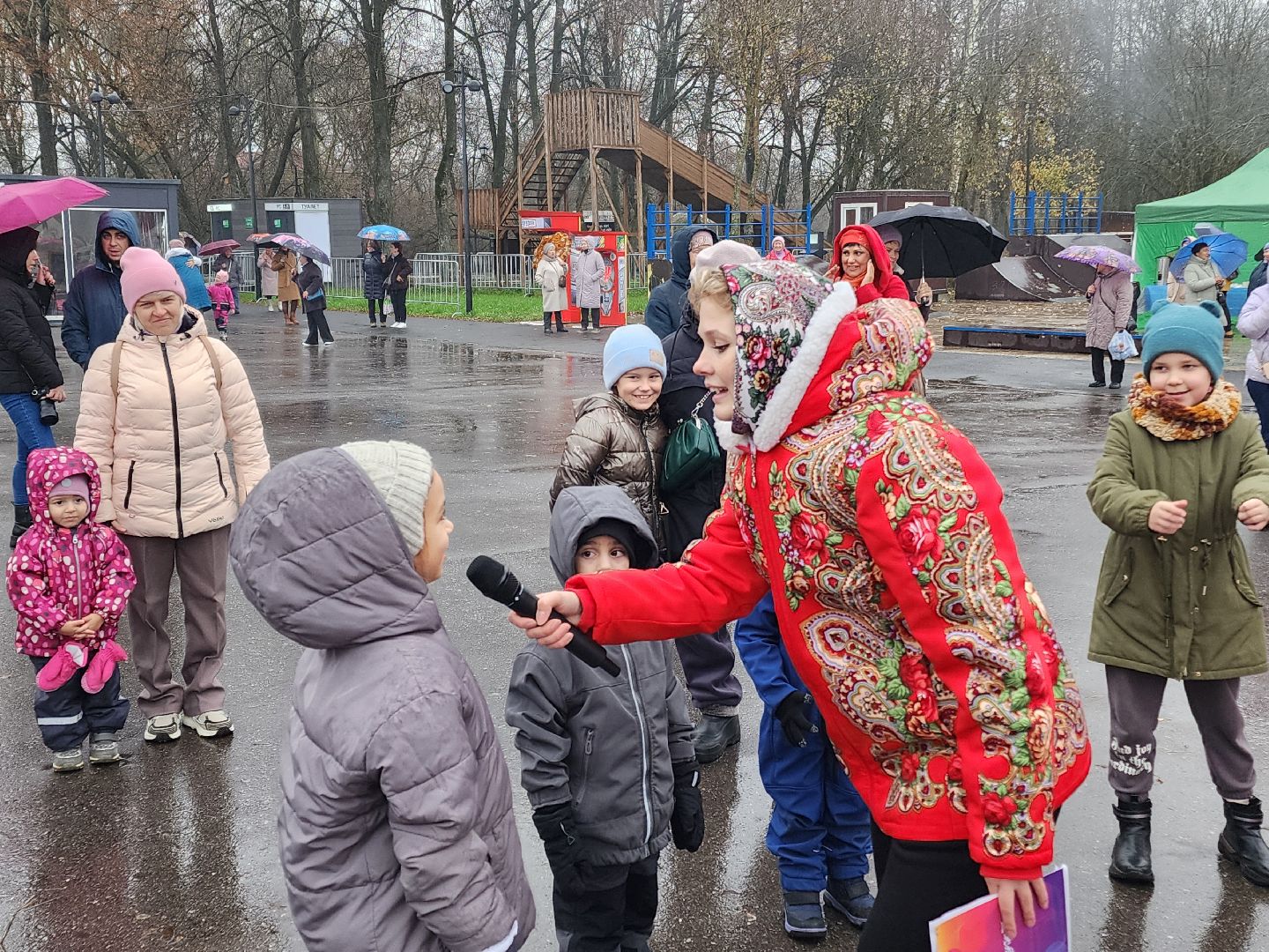 чехов, парк культуры и отдыха, день народного  единства, праздник, торжество, патриотические акции, флаг россии, флаги регионов россии, акция дружба народов, мастер-классы, конкурсы, исторический тест, волонтеры подмосковья, игровая программа, концерт,