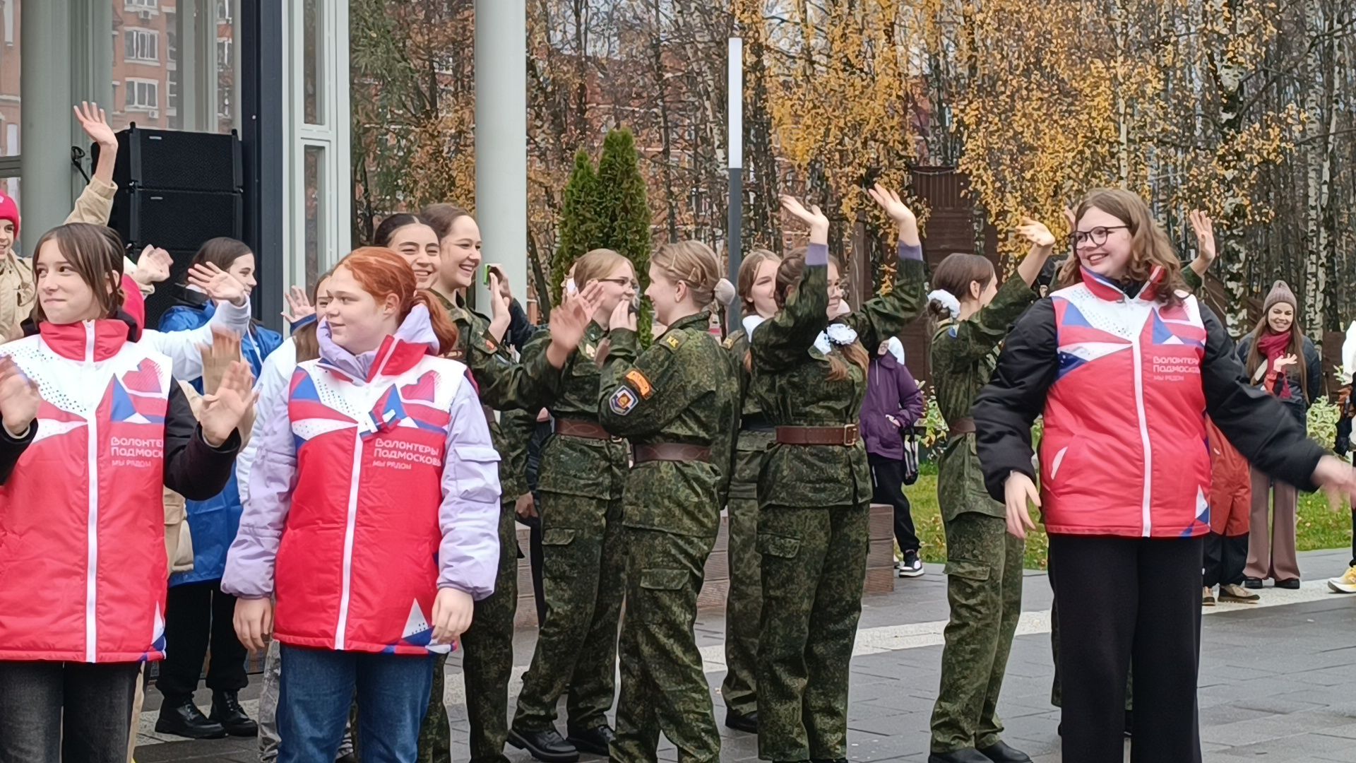 волонтеры подмосковья, лобня, парк,