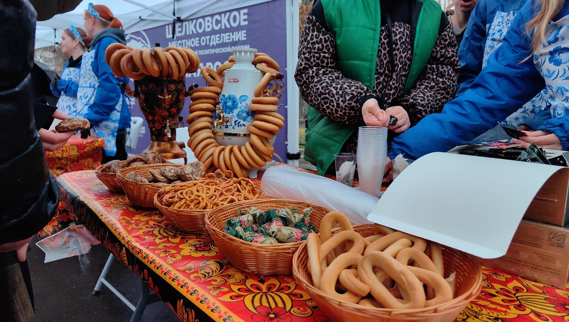 кокошник, кухня, яства, праздник, чай, баранки,