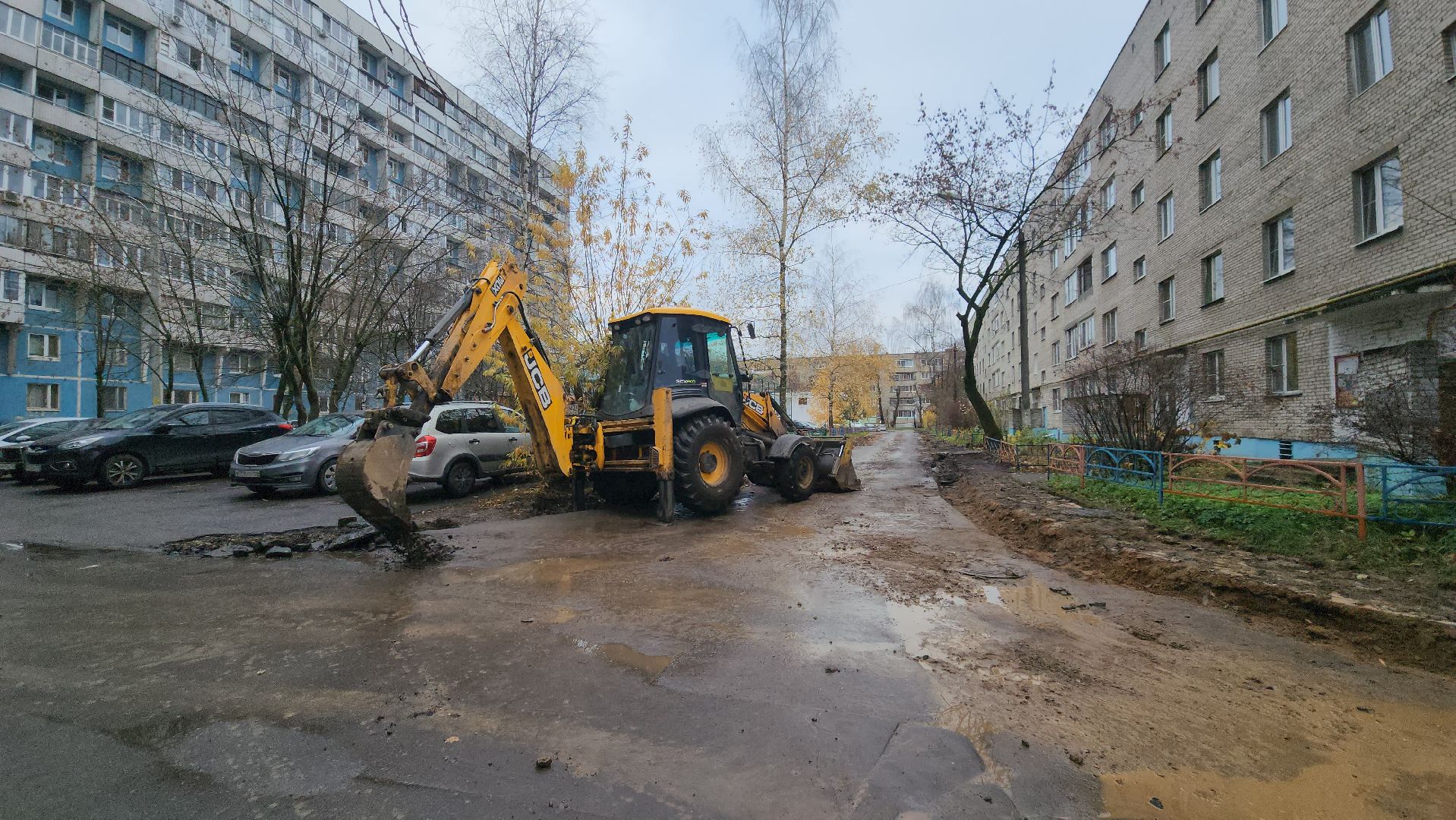 благоустройство двора, Лобня, установка бордюров,