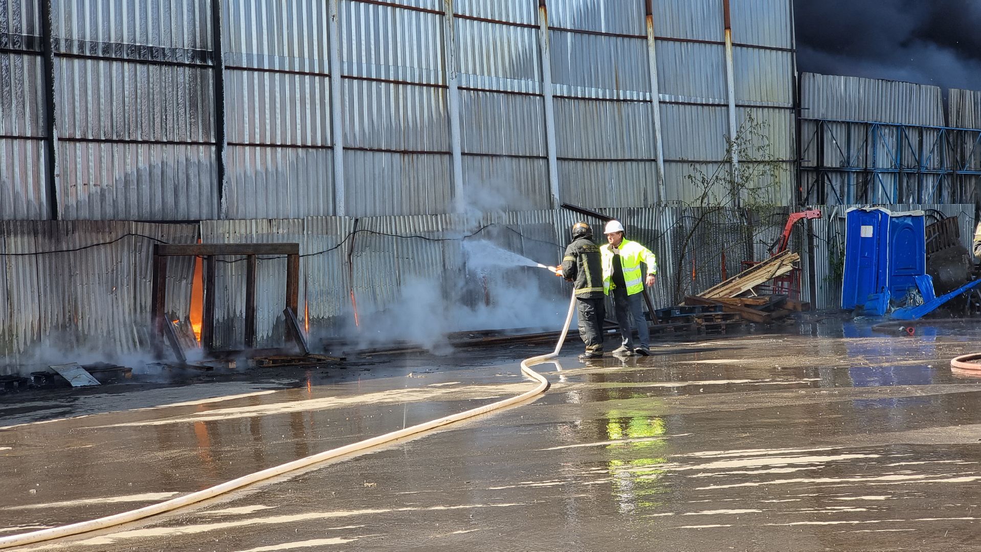 пожар, покрышки, склад, пожаротушение, МЧС, Дзержинский