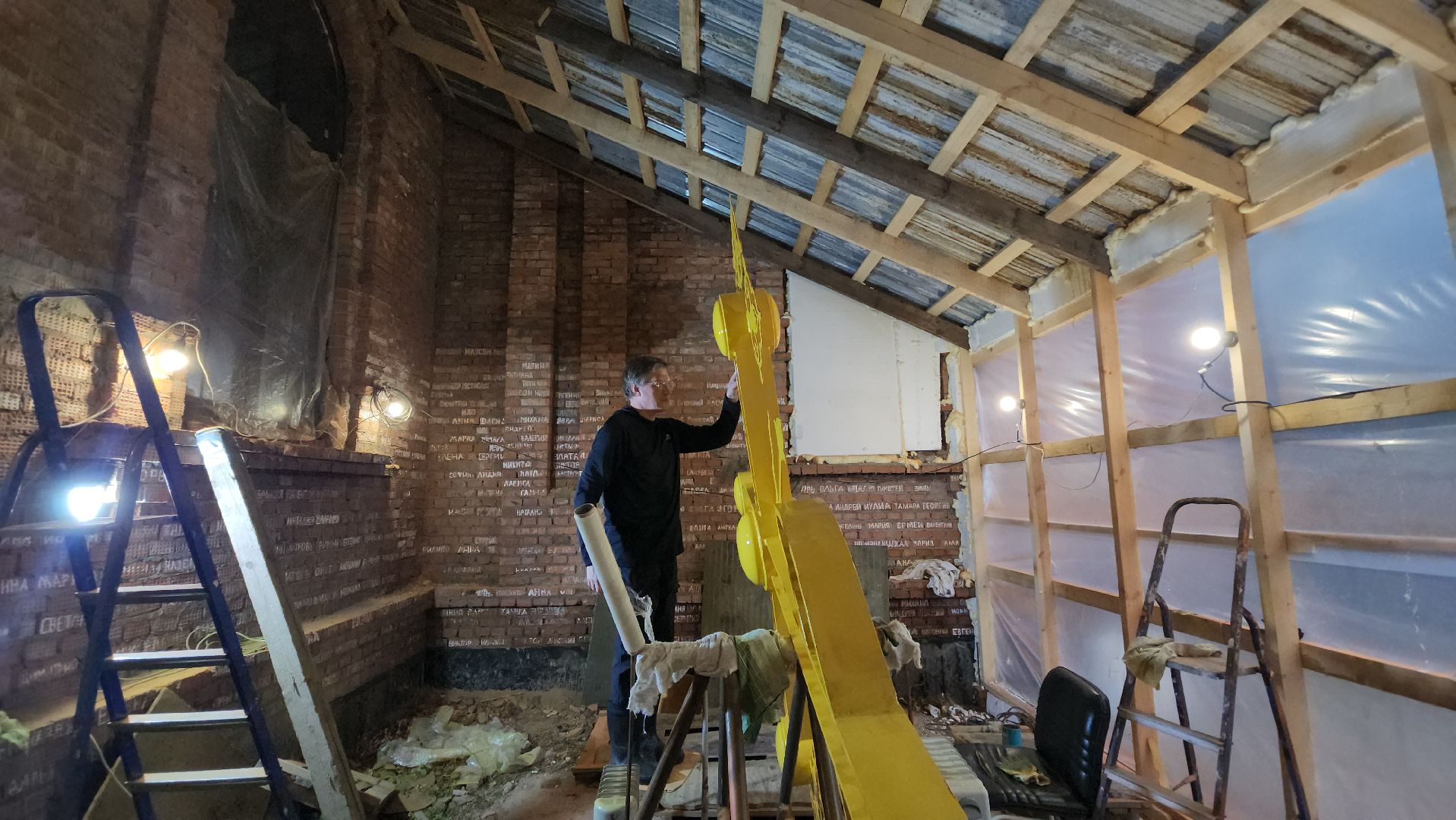 Крест, Храм, Лобня, Золочение креста,