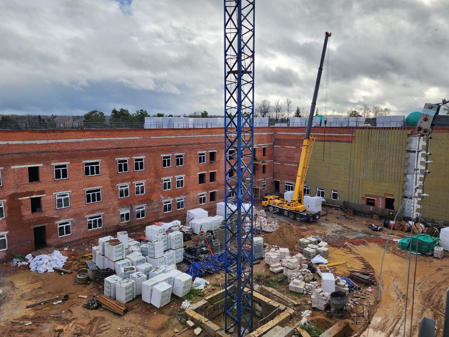 чехов, поселок мещерское, психиатрическая больница, новый лечебный корпус, строительство, реконструкция, внутренняя отделка помещений, оштукатуривание стен, кирпичная кладка, фасадные работы, остекление, инженерные сети, нацпроект здравоохранение, госпрограмма московской области,