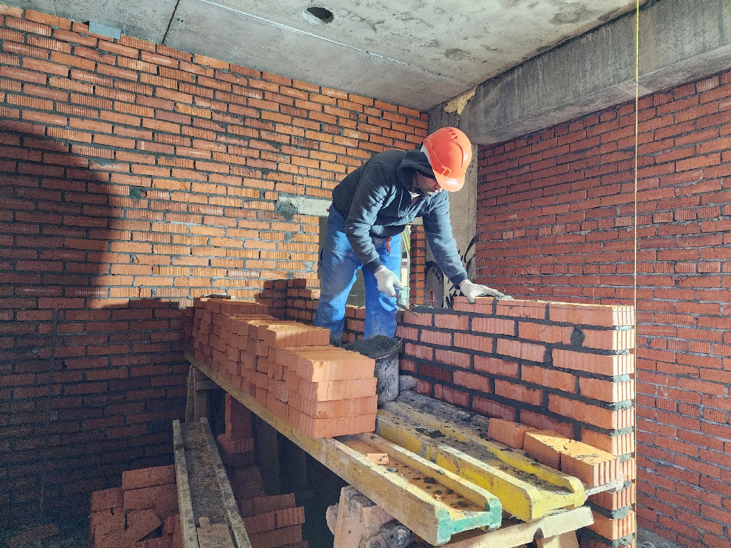 чехов, поселок мещерское, психиатрическая больница, новый лечебный корпус, строительство, реконструкция, внутренняя отделка помещений, оштукатуривание стен, кирпичная кладка, фасадные работы, остекление, инженерные сети, нацпроект здравоохранение, госпрограмма московской области,