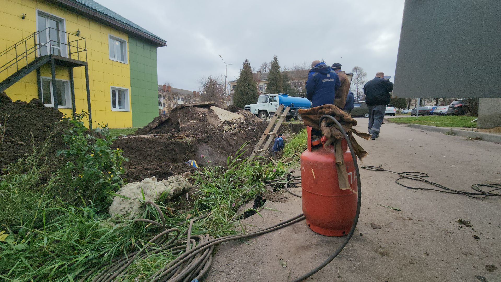 кашира, авария, утечка на сетях, горячая вода, отопление, аварийная бригада, ремонт, теплосеть,