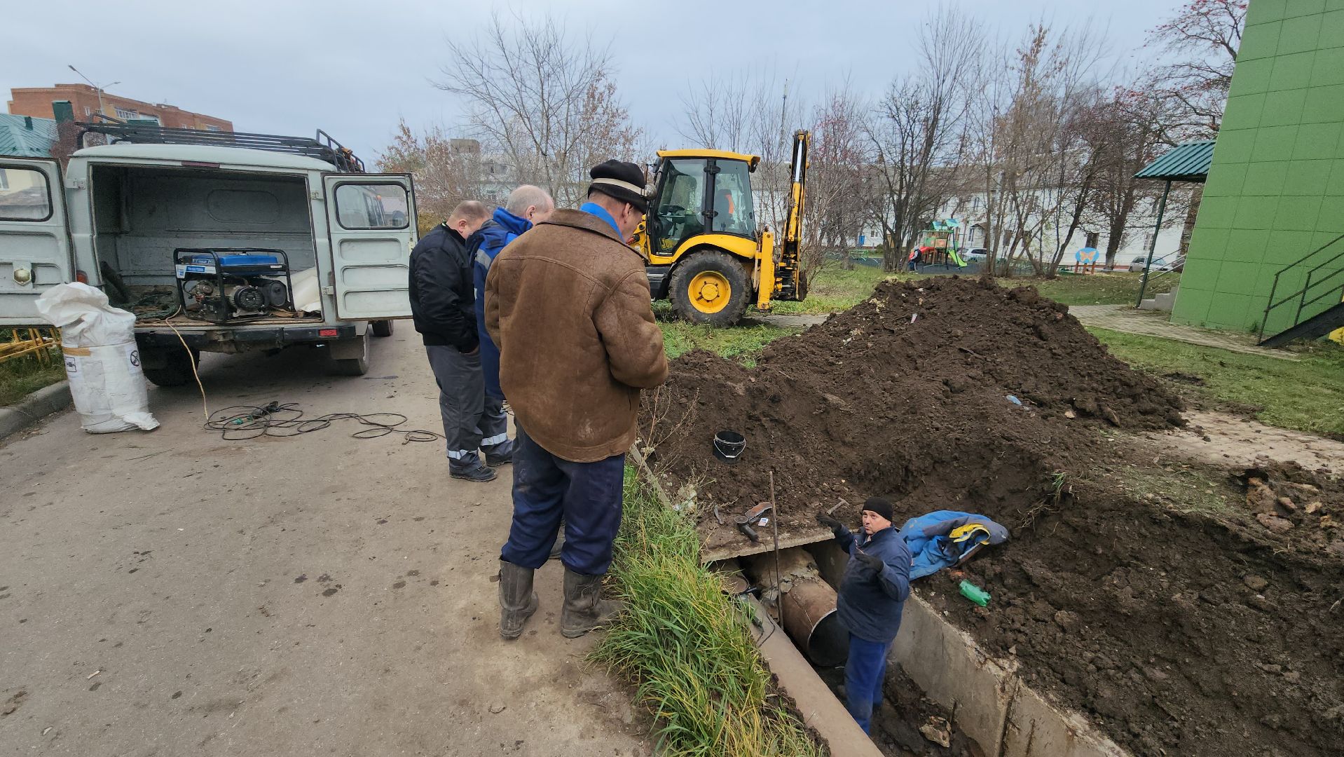 кашира, авария, утечка на сетях, горячая вода, отопление, аварийная бригада, ремонт, теплосеть,