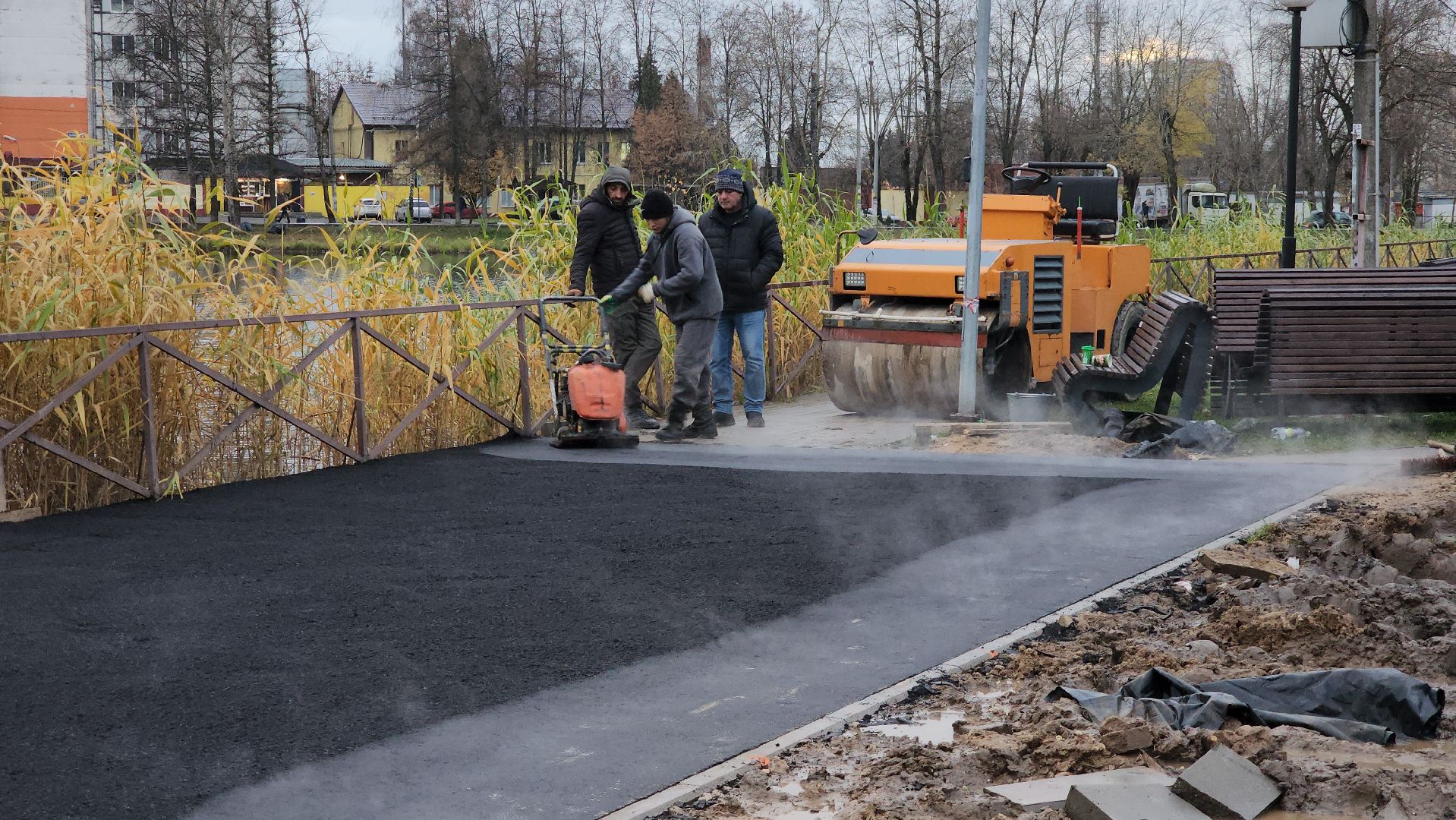 Асфальтирование , Асфальтирование тротуаров , укладка асфальта, Тротуары у пруда, Лобня,