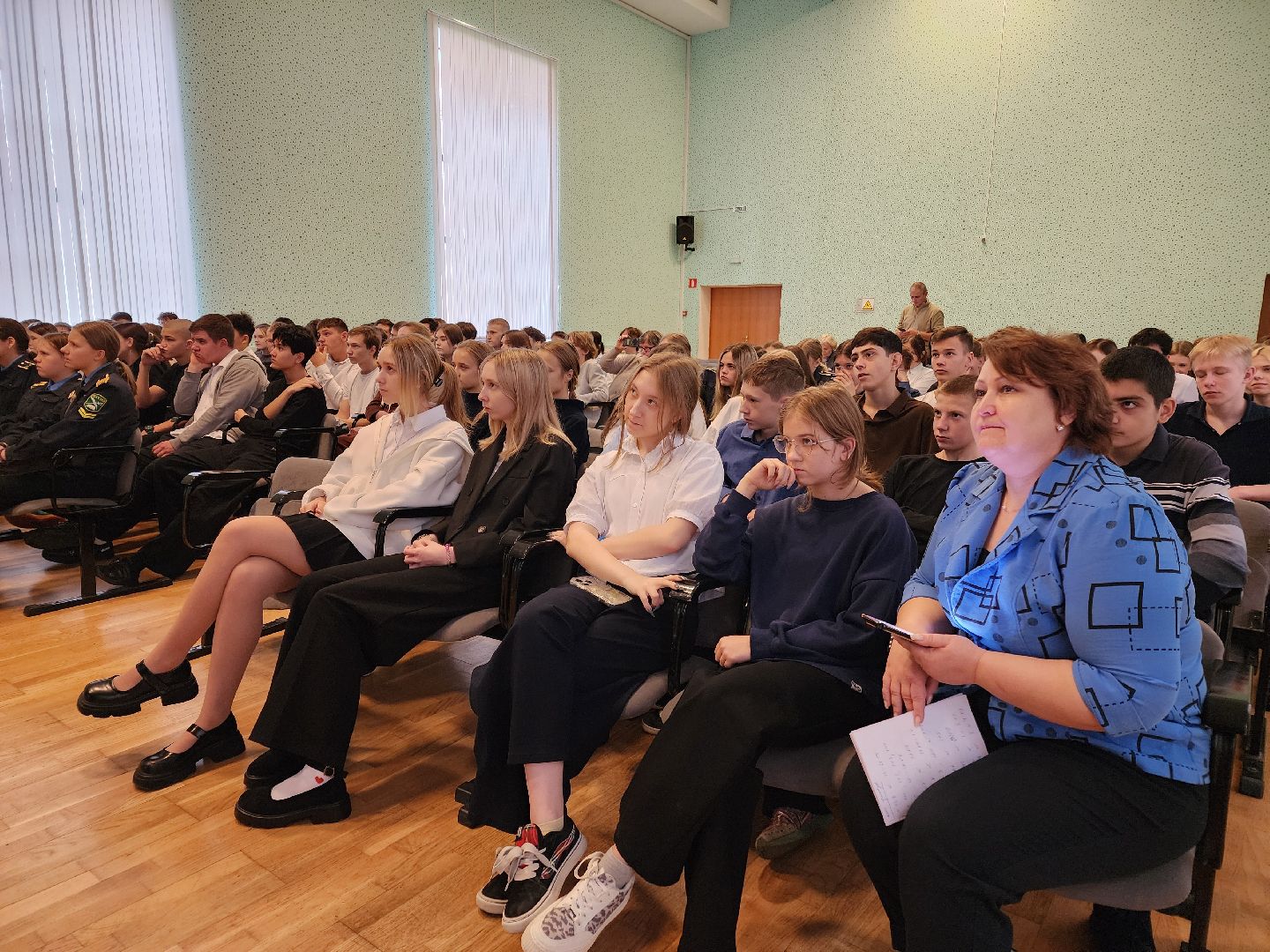 чехов,  поселок любучаны, средняя школа, встреча со школьниками, лекция, защита от телефонных мошенников, дистанционное мошенничество, кибербезопасность, способы защиты от мошенников, помощник прокурора екатерина сикорская,дропперство, дропперы, интернет-платформа роблокс, подставные лица, соучастники преступлений,