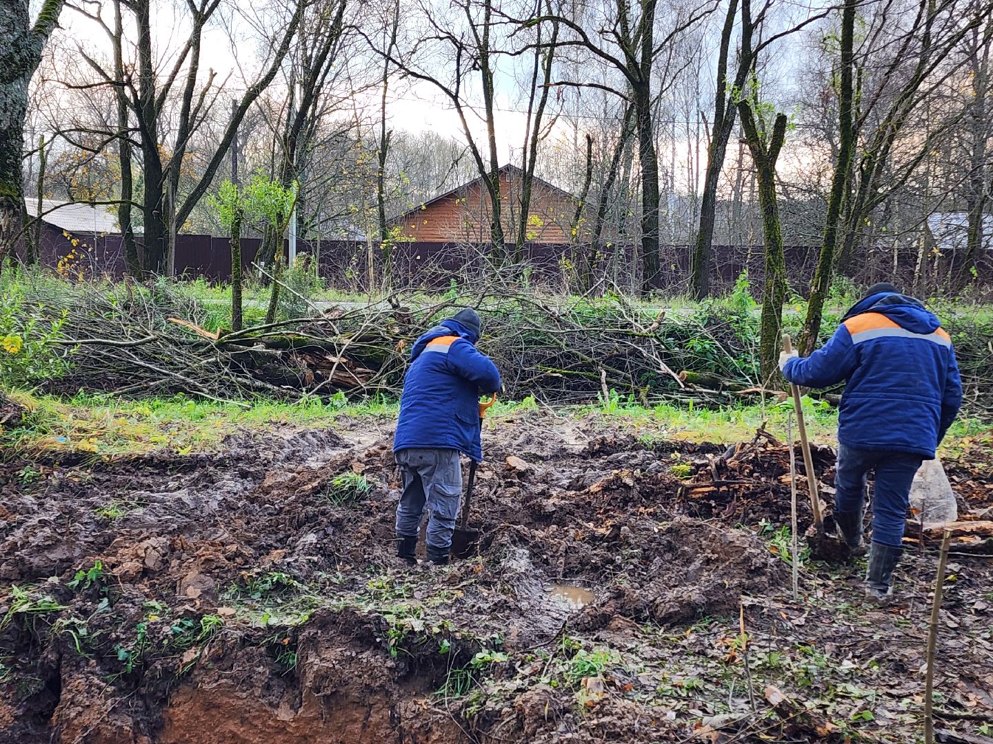 чехов, село мелихово, водопровод, трасса водоснабжения, строительство, обновление, модернизация, укладка новых труб хвс, холодная вода, траншея,  колодец,скажина, строительство камеры, запорная арматура, краны вентили,улучшение качества водоснабжения,