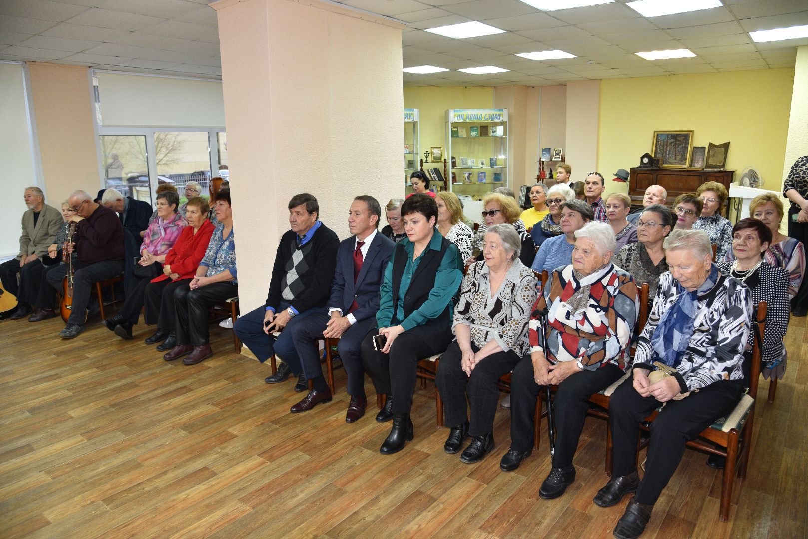 лотошино, лотошинская библиотека, открытие выставки,