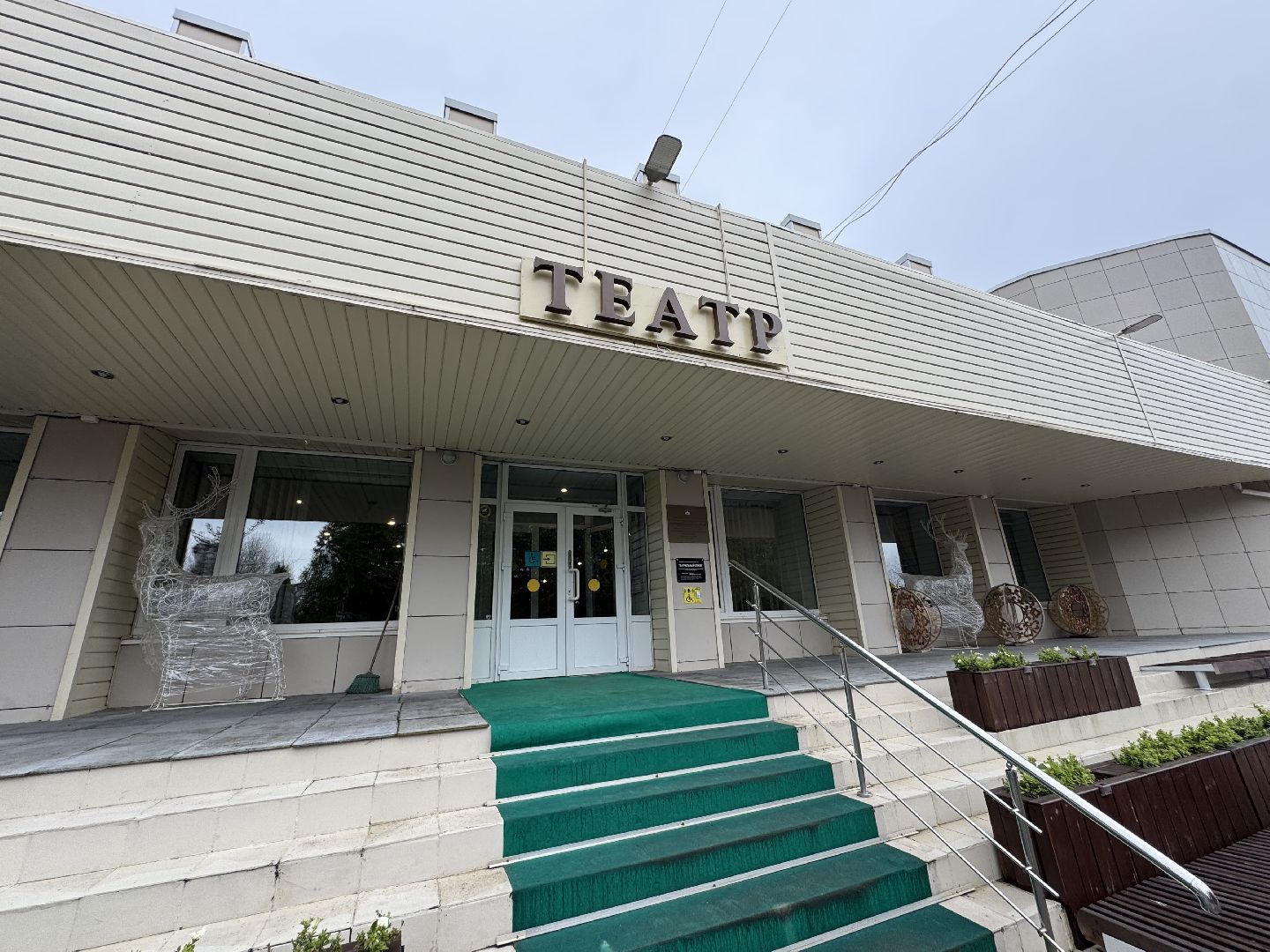 Сергиев Посад, театр Театральный ковчег в Дубраве, Стеклянный зверинец,