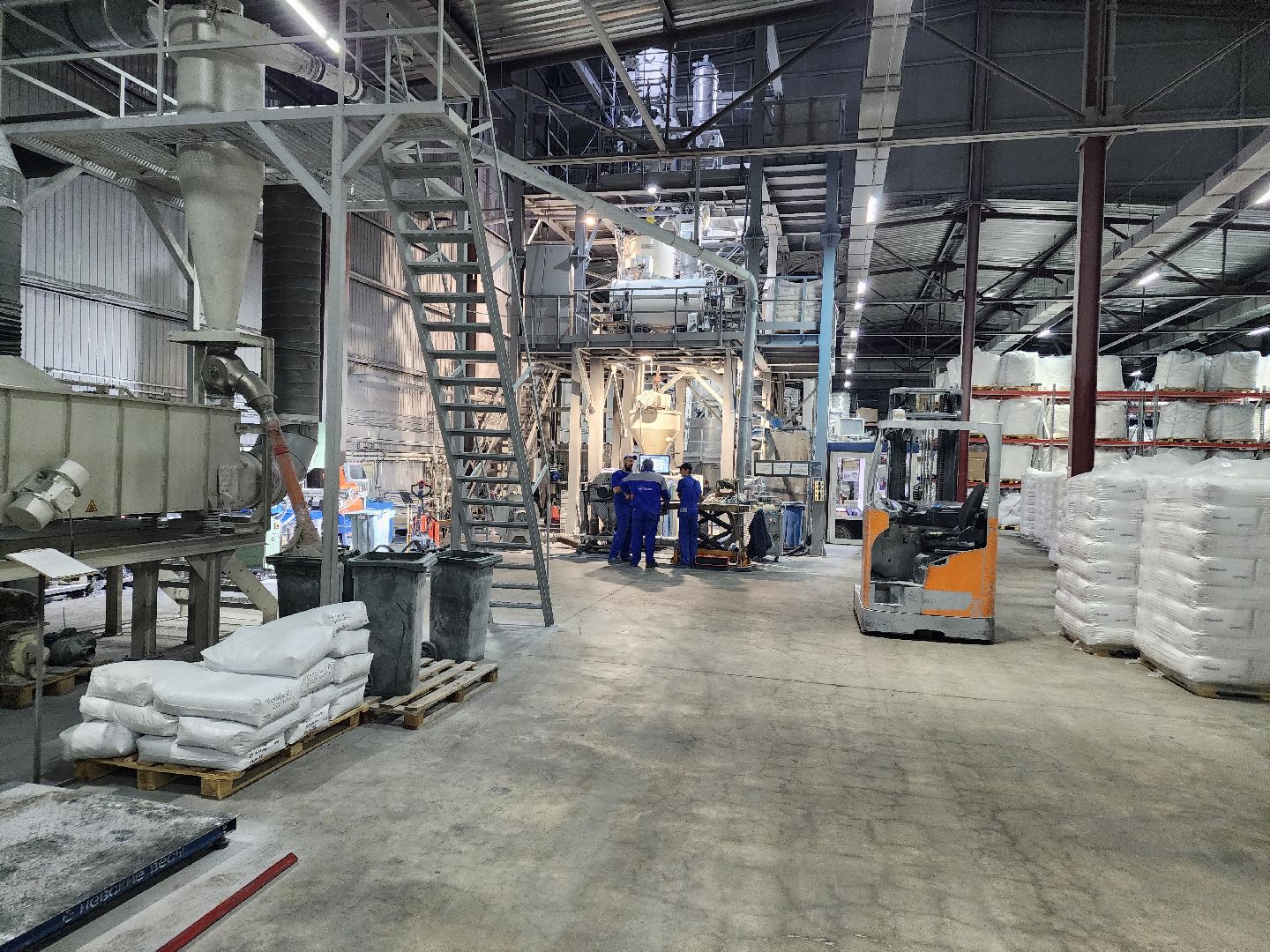 чехов, село новоселки, полимер компаунд, производство, полимерные смеси, программа импортозамещения, российское сырье, отечественная продукция, директор компании алексей чижмаков,новые технологии, лаборатория, новые рецепты смесей,грануляты, уплотнители для холодильников, шланги, оконный профиль, пвх,