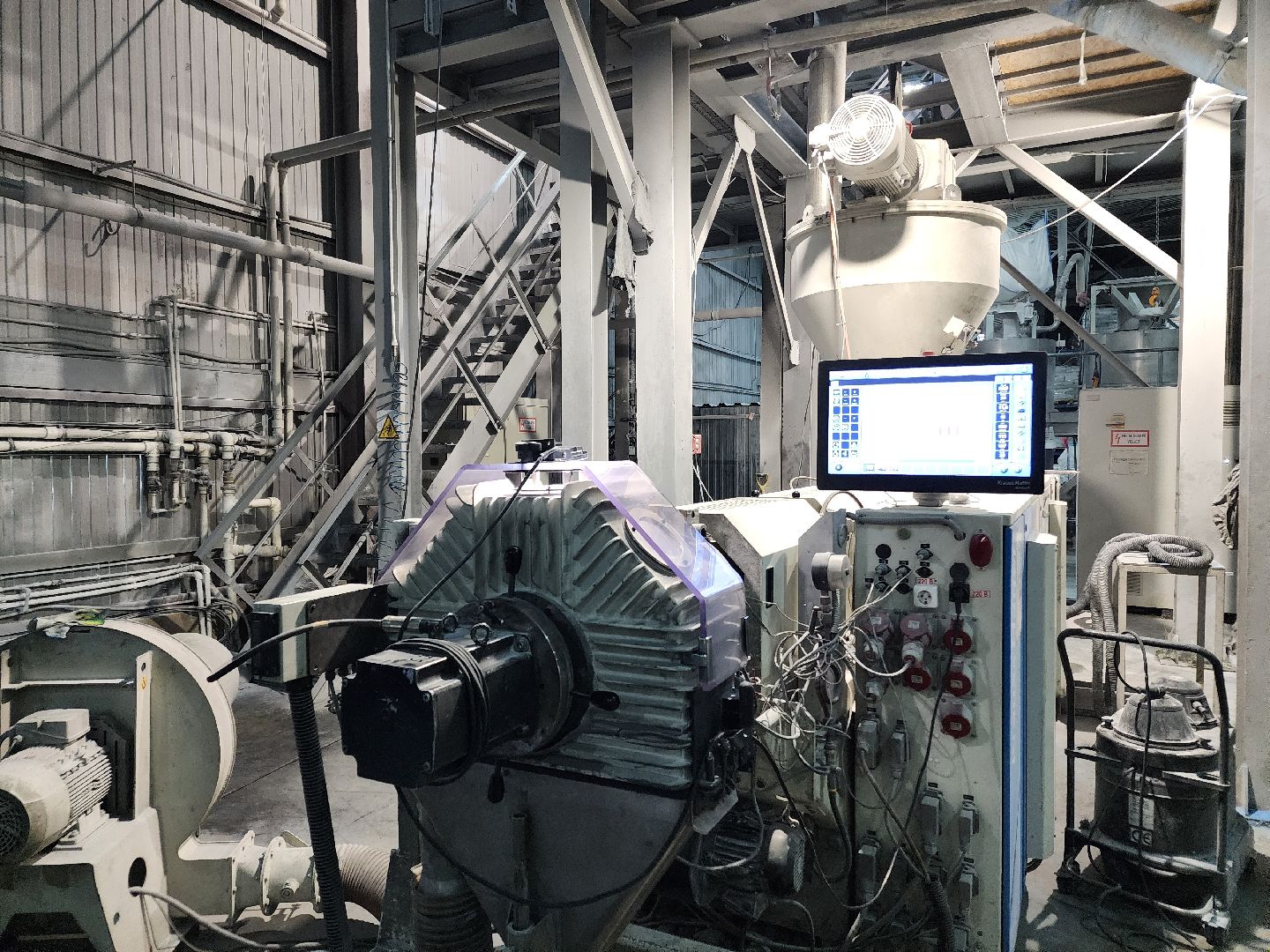 чехов, село новоселки, полимер компаунд, производство, полимерные смеси, программа импортозамещения, российское сырье, отечественная продукция, директор компании алексей чижмаков,новые технологии, лаборатория, новые рецепты смесей,грануляты, уплотнители для холодильников, шланги, оконный профиль, пвх,