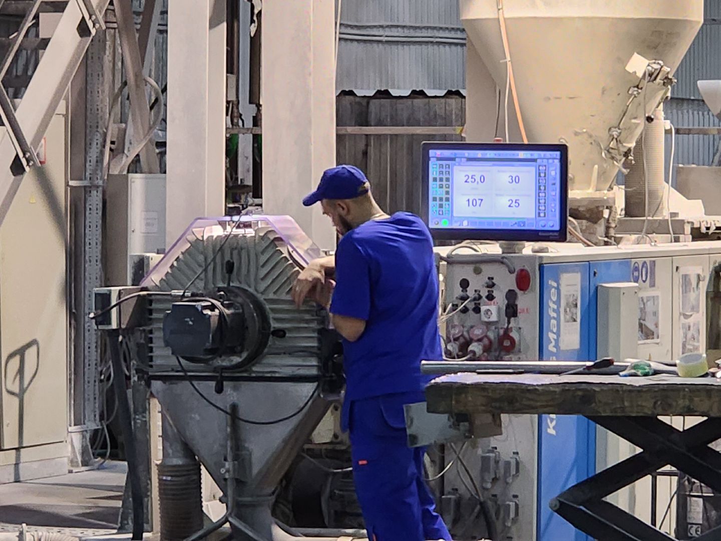 чехов, село новоселки, полимер компаунд, производство, полимерные смеси, программа импортозамещения, российское сырье, отечественная продукция, директор компании алексей чижмаков,новые технологии, лаборатория, новые рецепты смесей,грануляты, уплотнители для холодильников, шланги, оконный профиль, пвх,