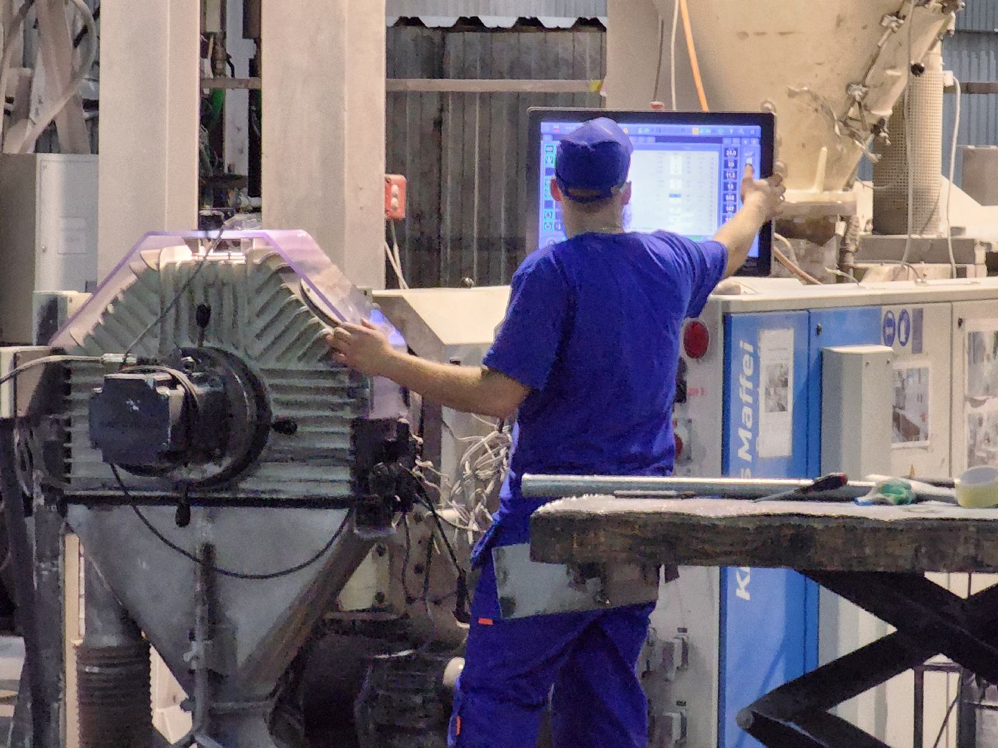 чехов, село новоселки, полимер компаунд, производство, полимерные смеси, программа импортозамещения, российское сырье, отечественная продукция, директор компании алексей чижмаков,новые технологии, лаборатория, новые рецепты смесей,грануляты, уплотнители для холодильников, шланги, оконный профиль, пвх,