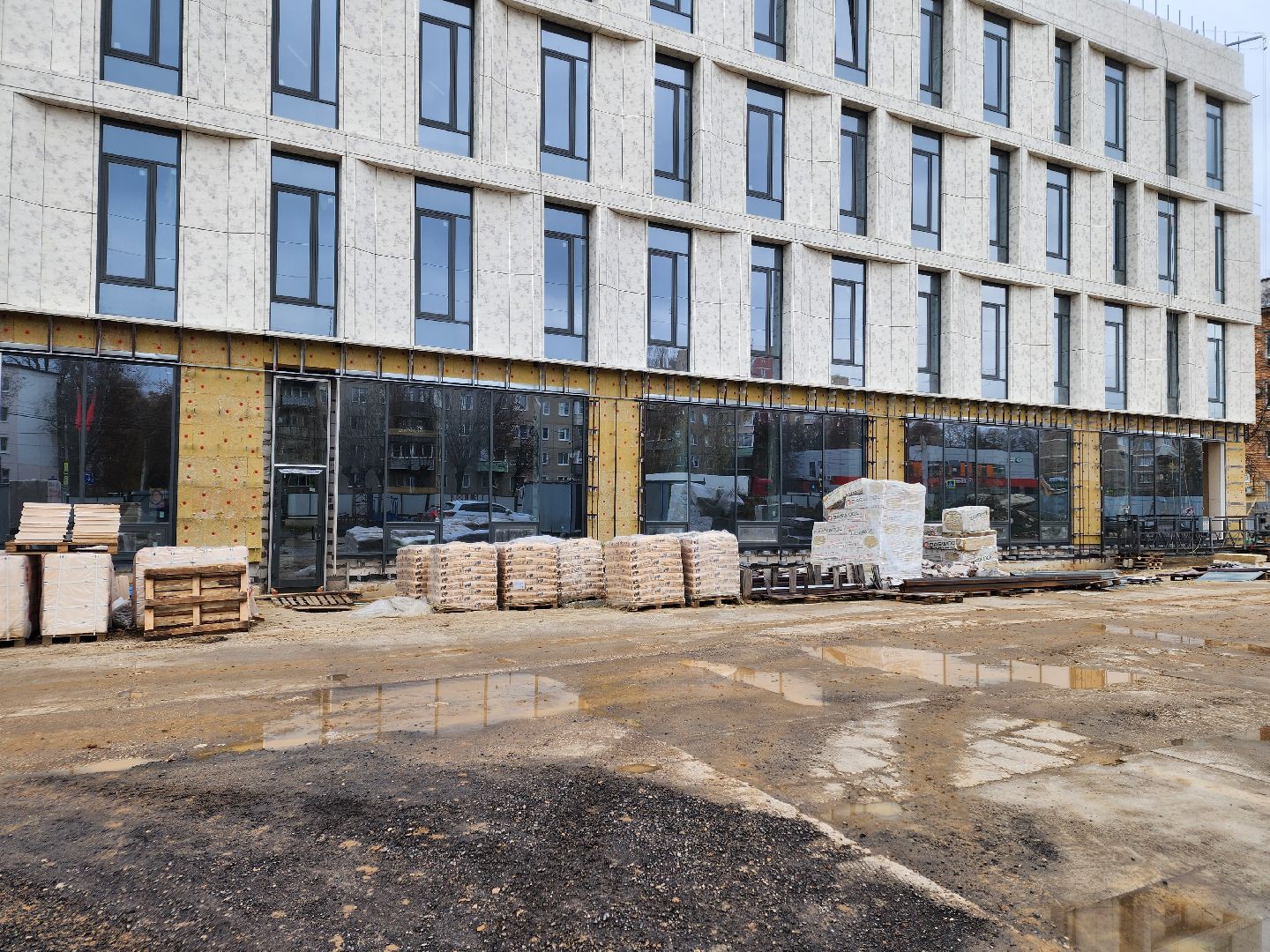 чехов,улица мира 4а, детская поликлиника, строительство, фасадные работы, утепление фасада, облицовка фасада, наружные стены, гидроизоляция, теплоизоляция, наружная отделка, остекление, окна и форточки, остекление дверей, стеклянные панели и блоки, погрузочные работы, внутренняя отделка помещений, инженерные сети, нацпроект здравоохранение, госпрограмма московской области,