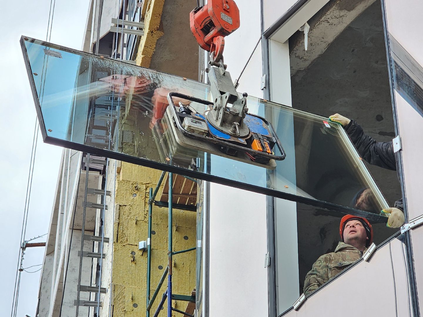 чехов,улица мира 4а, детская поликлиника, строительство, фасадные работы, утепление фасада, облицовка фасада, наружные стены, гидроизоляция, теплоизоляция, наружная отделка, остекление, окна и форточки, остекление дверей, стеклянные панели и блоки, погрузочные работы, внутренняя отделка помещений, инженерные сети, нацпроект здравоохранение, госпрограмма московской области,