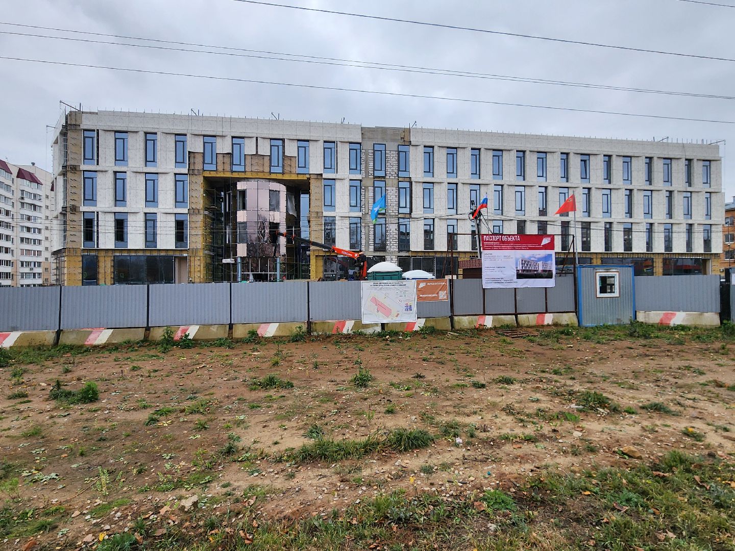 чехов, улица мира 4а, детская поликлиника, строительство, обустройство подоконников, оконные блоки, остекление дверей и форточек, фасадные работы, внутренняя отделка помещений, инженерные сети, нацпроект здравоохранение, госпрограмма московской области, строительство социальных объектов,погрузочные работы,откосы вокруг окон,