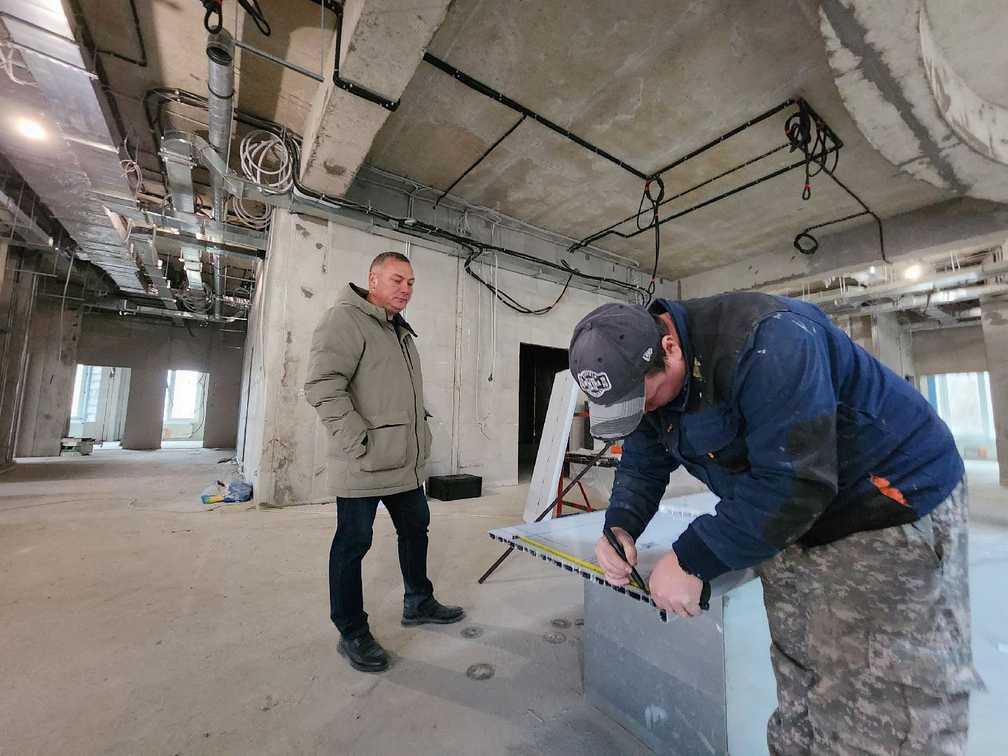 чехов, улица мира 4а, детская поликлиника, строительство, обустройство подоконников, оконные блоки, остекление дверей и форточек, фасадные работы, внутренняя отделка помещений, инженерные сети, нацпроект здравоохранение, госпрограмма московской области, строительство социальных объектов,погрузочные работы,откосы вокруг окон,