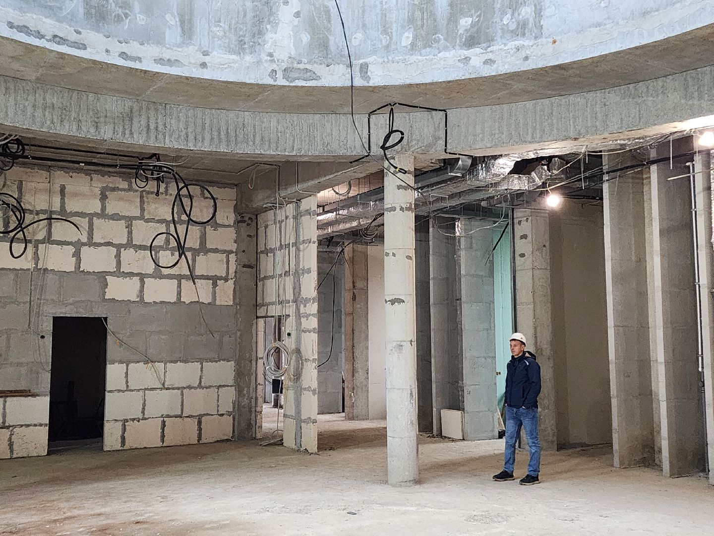 чехов, улица мира 4а, детская поликлиника, строительство, обустройство подоконников, оконные блоки, остекление дверей и форточек, фасадные работы, внутренняя отделка помещений, инженерные сети, нацпроект здравоохранение, госпрограмма московской области, строительство социальных объектов,погрузочные работы,откосы вокруг окон,