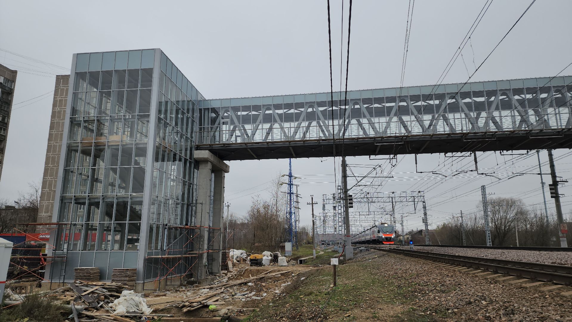 надземный переход, надземный пешеходный переход, Лобня, Остекление ,