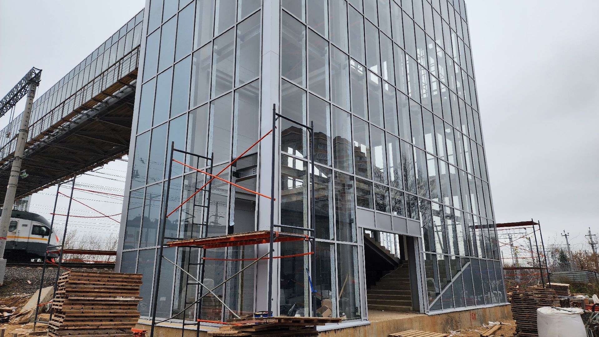 надземный переход, надземный пешеходный переход, Лобня, Остекление ,