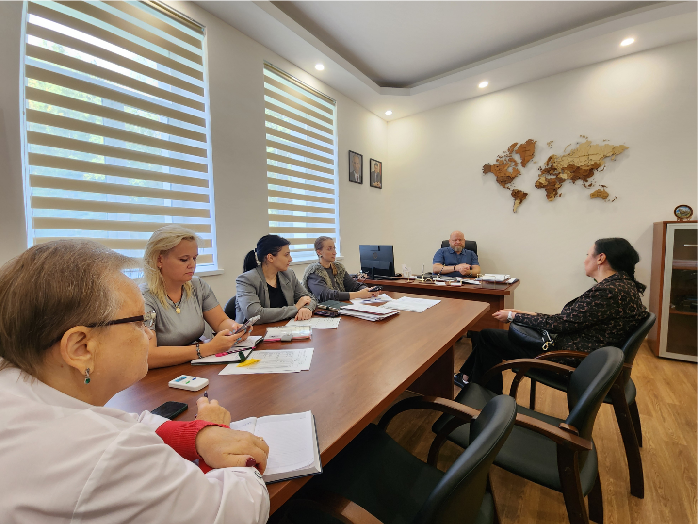 чехов, чеховская больница, поликлиники, главный врач андрей попов, горячая линия главврача, обращения пациентов, отдел качества, запись к врачам, вызов врача на дом, вакцинация, жалобы и проблемы, предложения, отзывы, терминалы, личный прием главврача, телефон 122, минздрав мо,