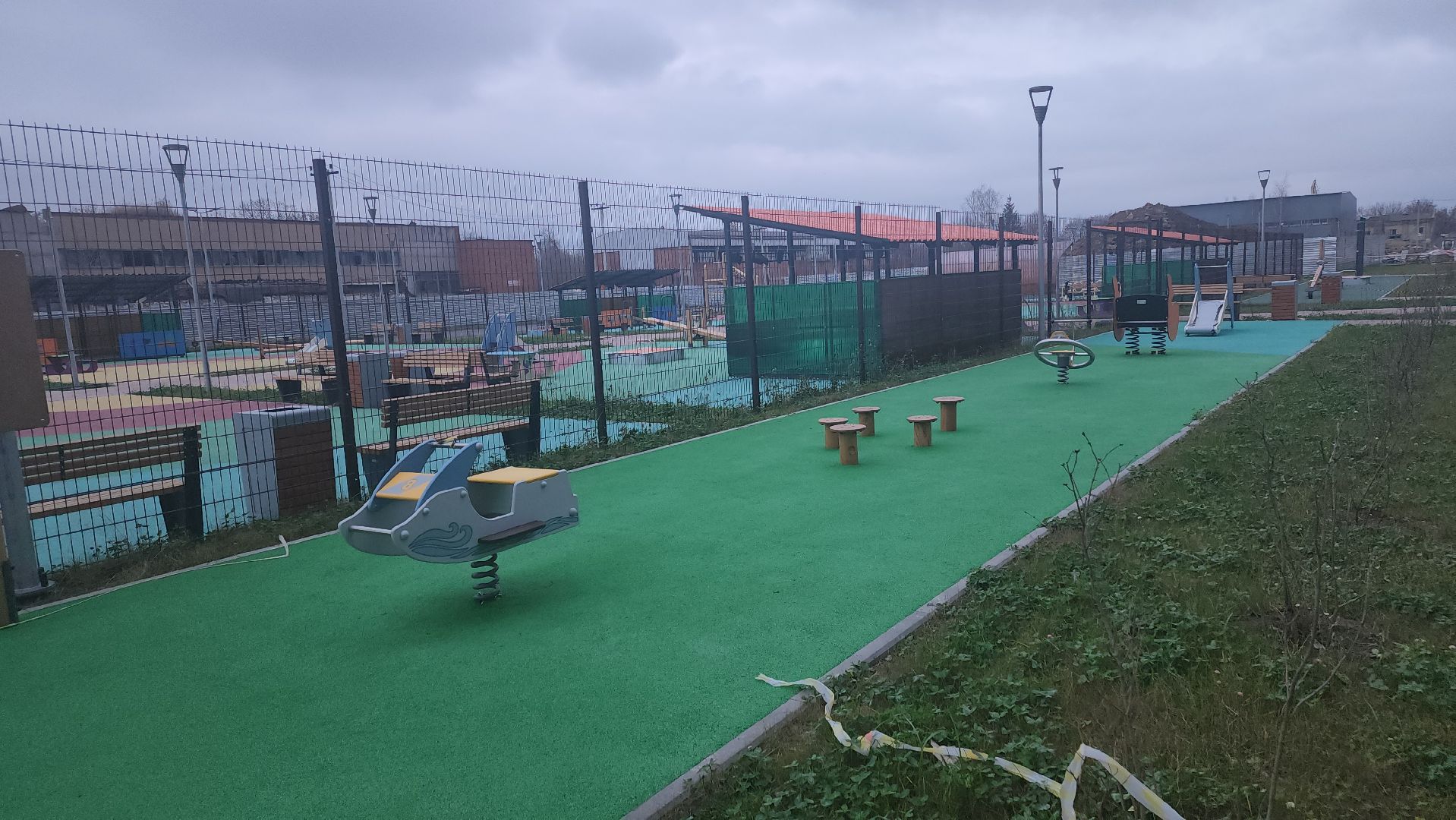 долгопрудный, бригантина, детская площадка,  детский сад, горки,  карусели, качели-балансиры,