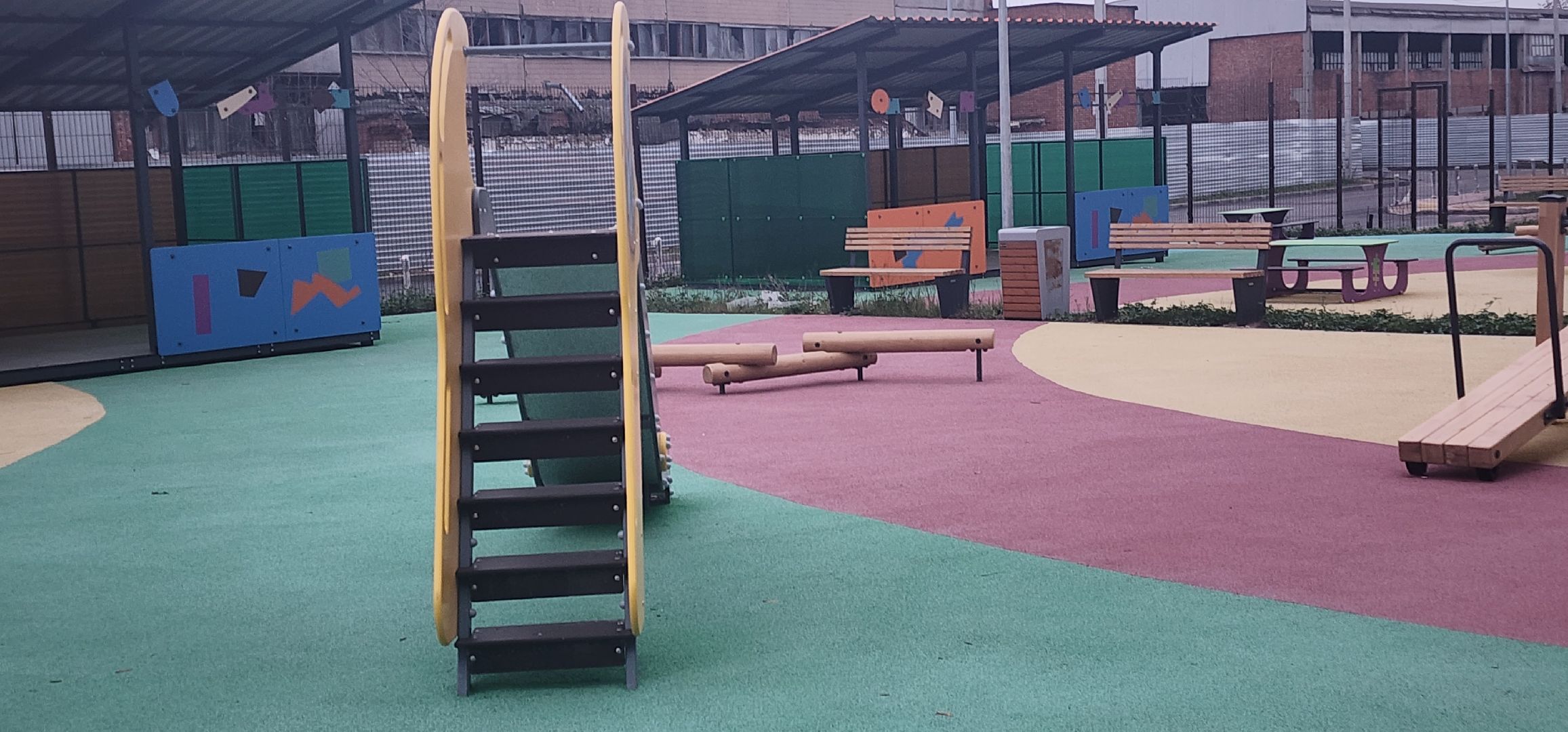 долгопрудный, бригантина, детская площадка,  детский сад, горки,  карусели, качели-балансиры,