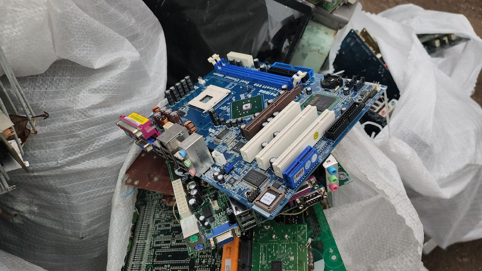 Истра, Лом, Мегабак,