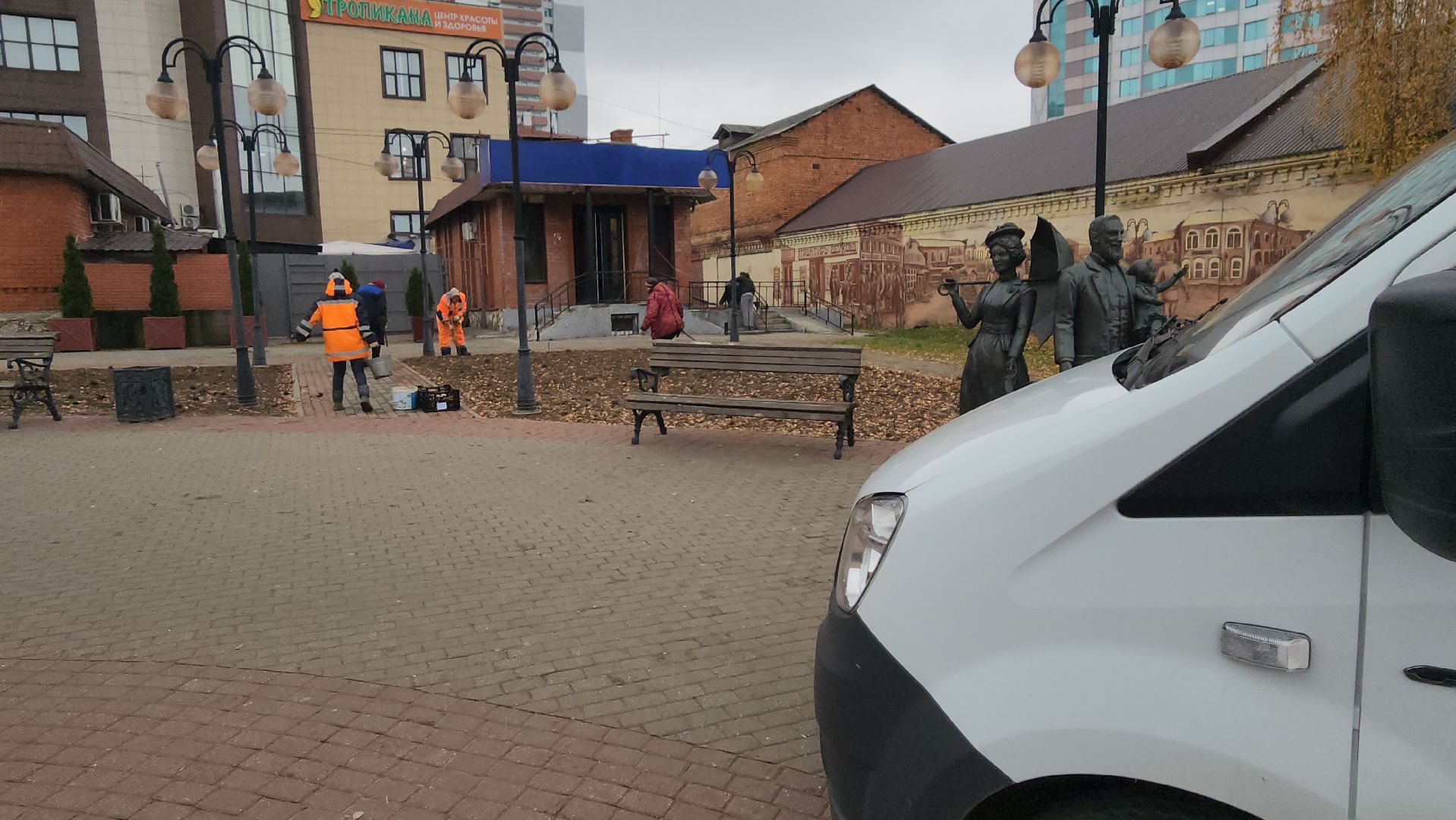 серпухов, тюльпаны в серпухове, городские клумбы в серпухове, комбинат благоустройства, сенная площадь в серпухове,