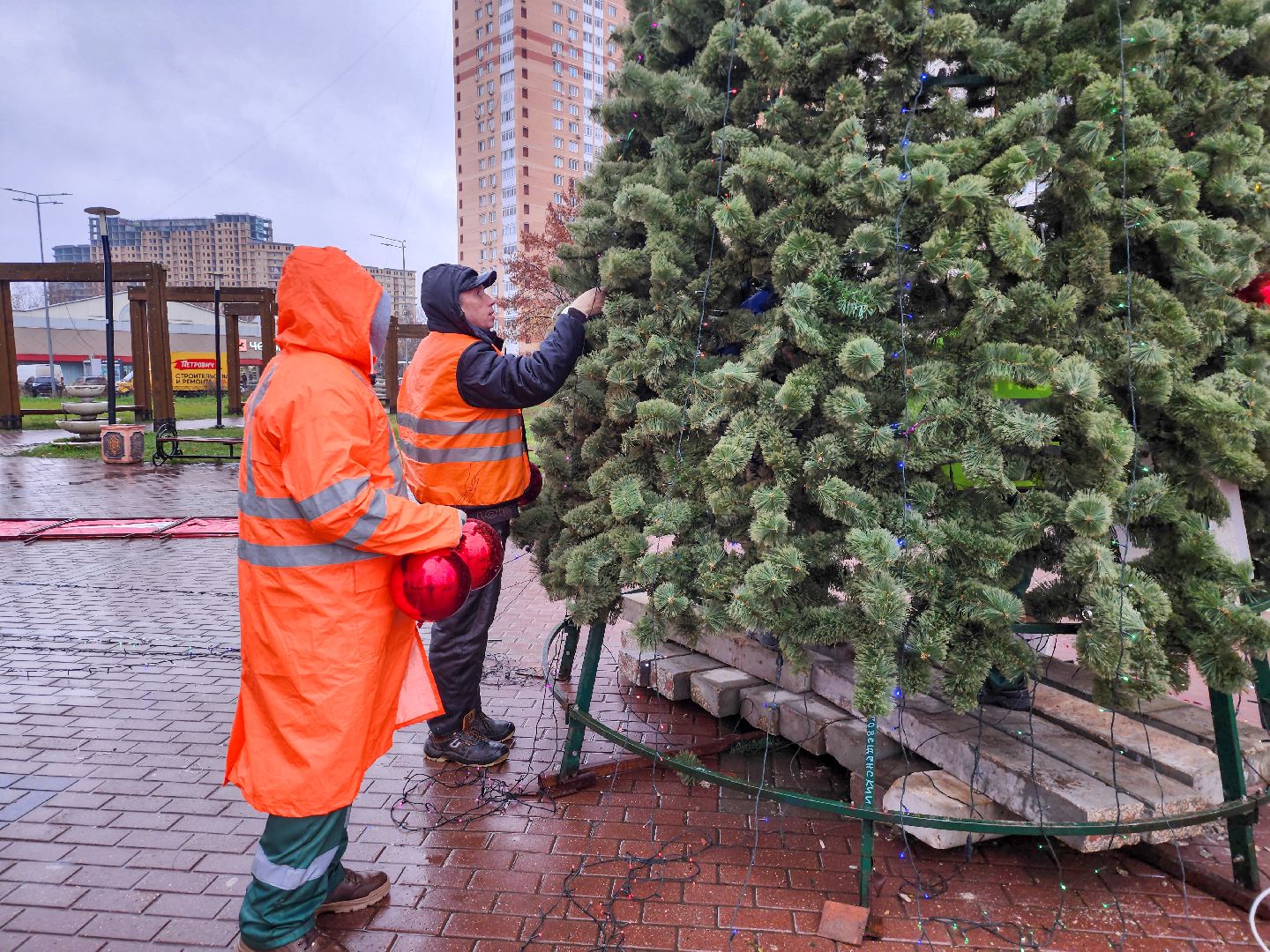 Подольск, Новогодняя елка,  Подольский комбинат благоустройства, Гирлянды,